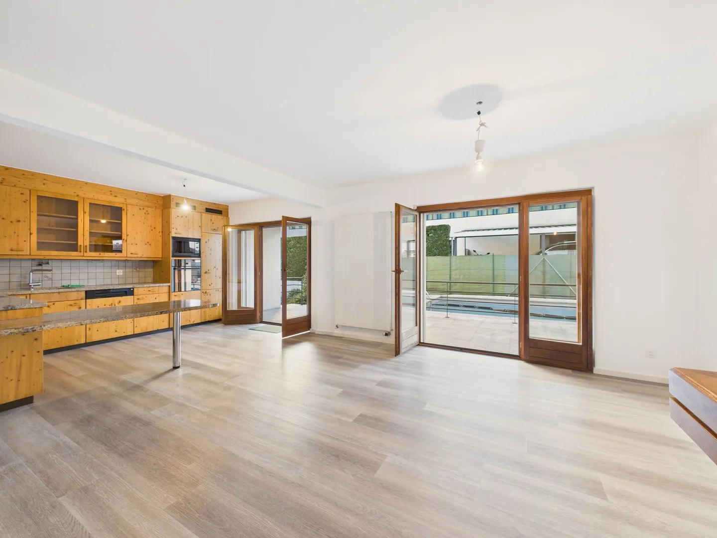 Exclusive semi-detached villa with large garden and private pool in Bellinzona, TI - Photo 5 of 13