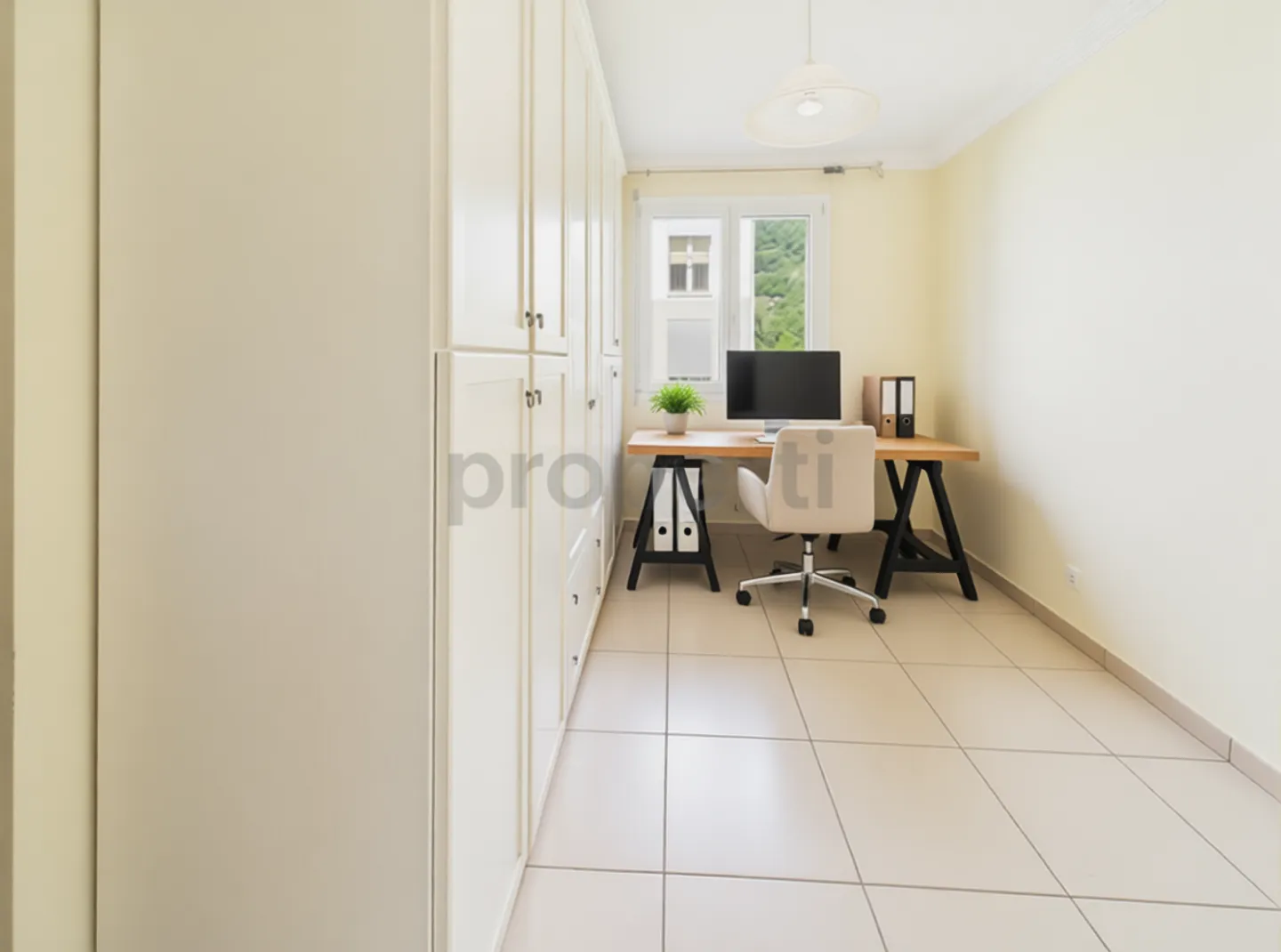 ELEGANT 4.5-ROOM APARTMENT With terrace and private laundry - Photo 12 of 13