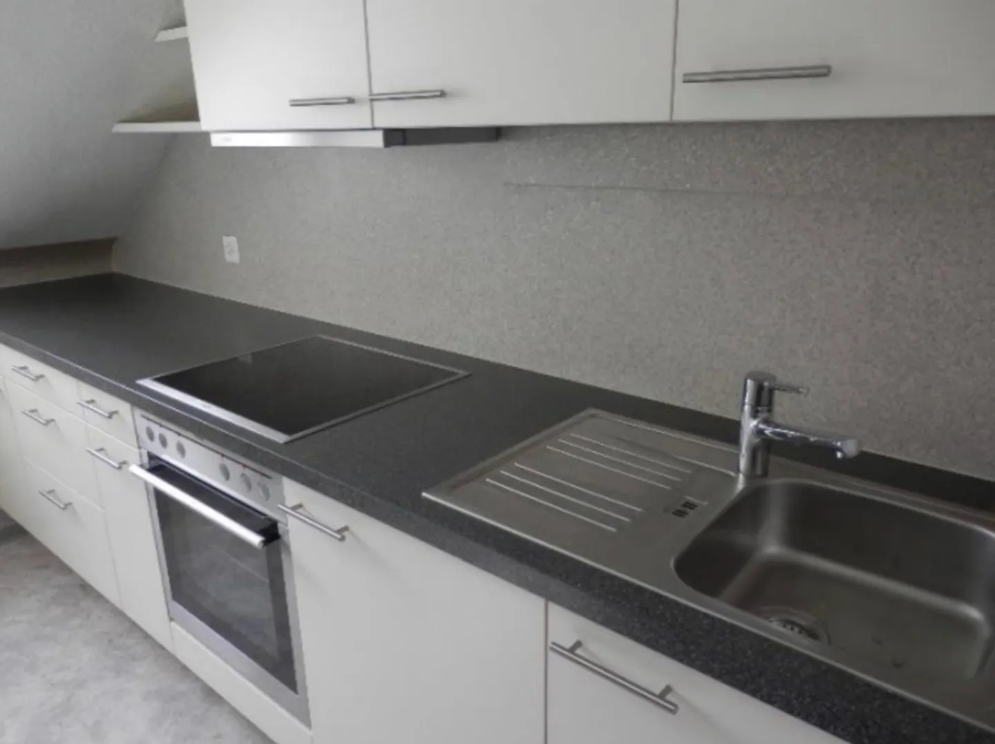 Incantevole appartamento mansardato di 2,5 stanze in posizione centrale - Foto 4 di 5