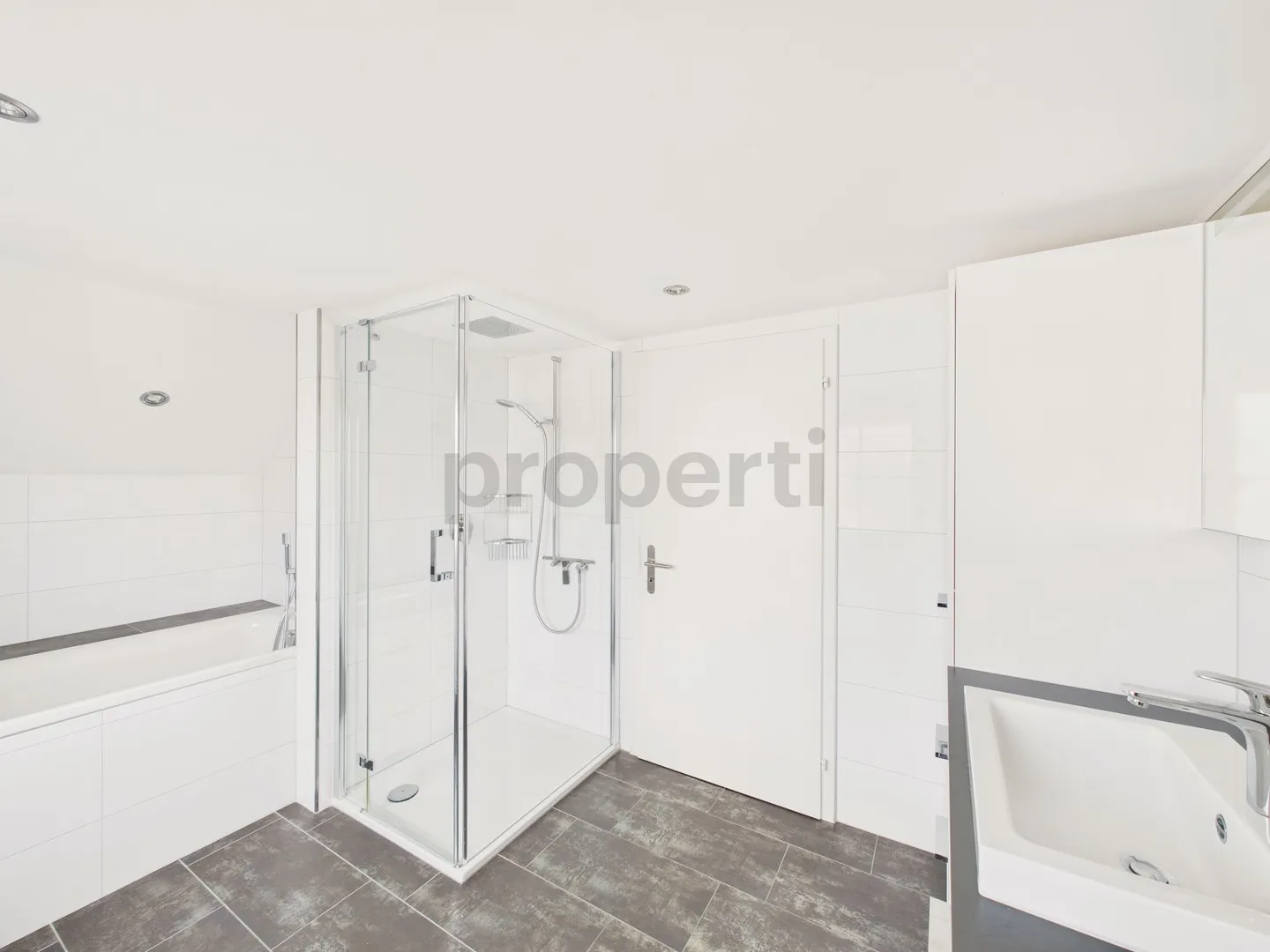 Charming 3.5-room apartment with balcony in Urnäsch - Photo 8 of 11