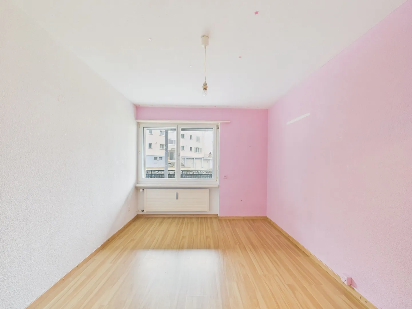 Ampio appartamento familiare di 5,5 stanze con terrazze e stufa svedese a Flawil - Foto 6 di 10