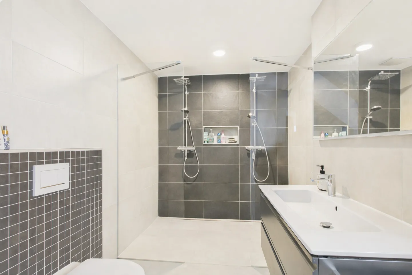 Modern 4.5-room terraced house with garden in Courtepin - Photo 8 of 11