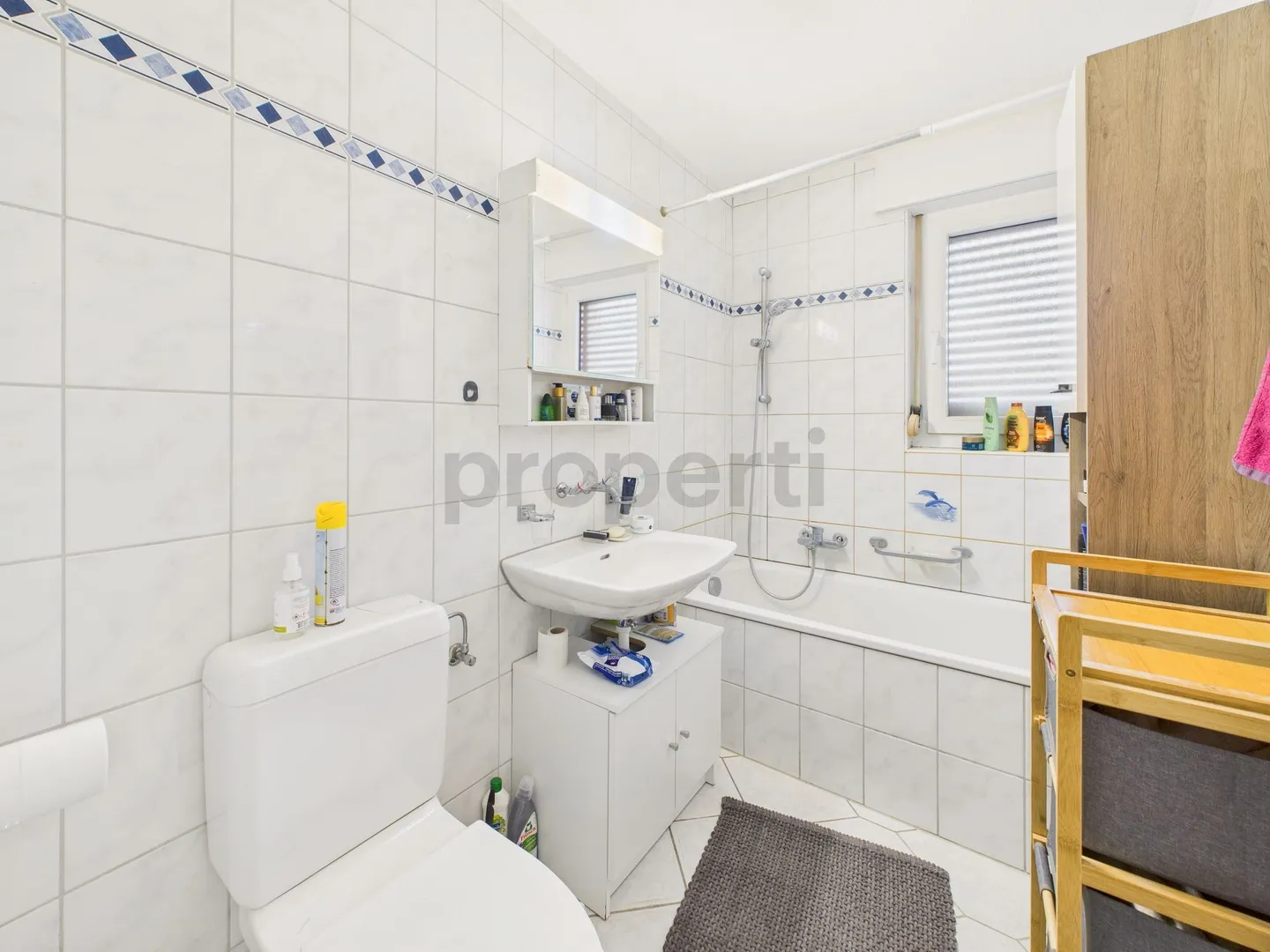 Attractive, light-flooded 3.5-room apartment with parking space in Mägenwil - Photo 12 of 13