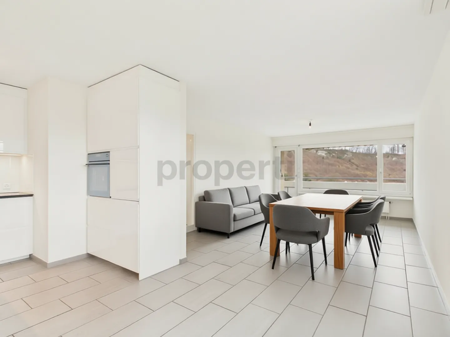 Helle 4.5-Zimmer-Wohnung mit Balkon - Foto 1 von 13