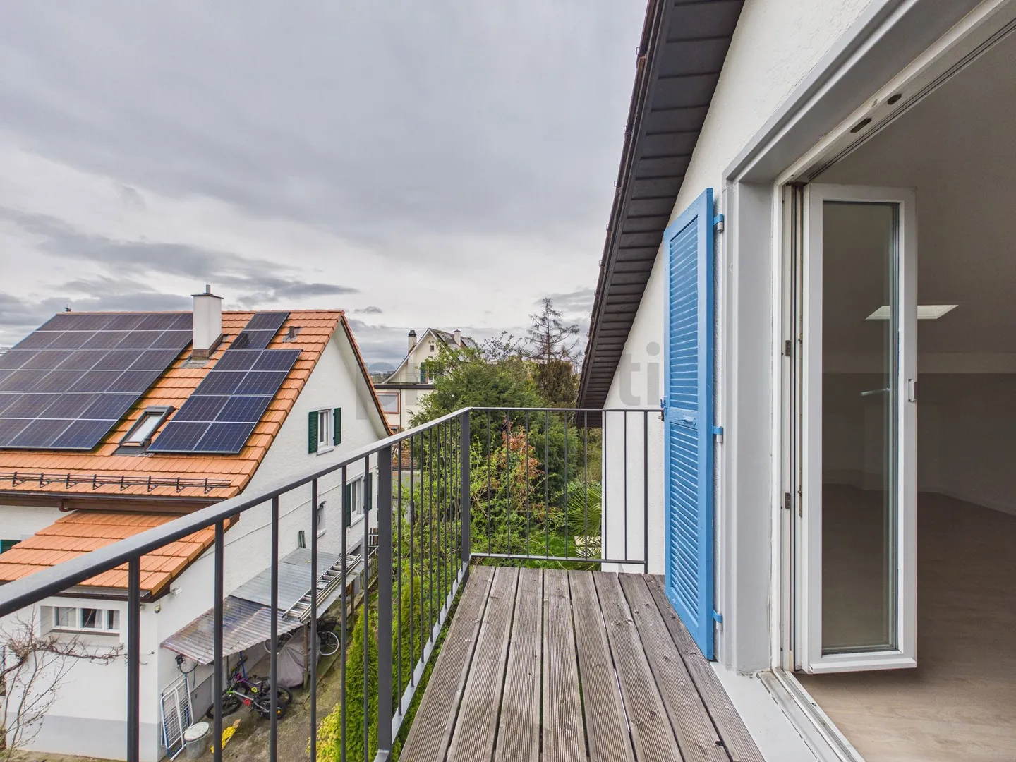 Newly renovated 3-room penthouse with ideal location, Birsfelden - Photo 4 of 7