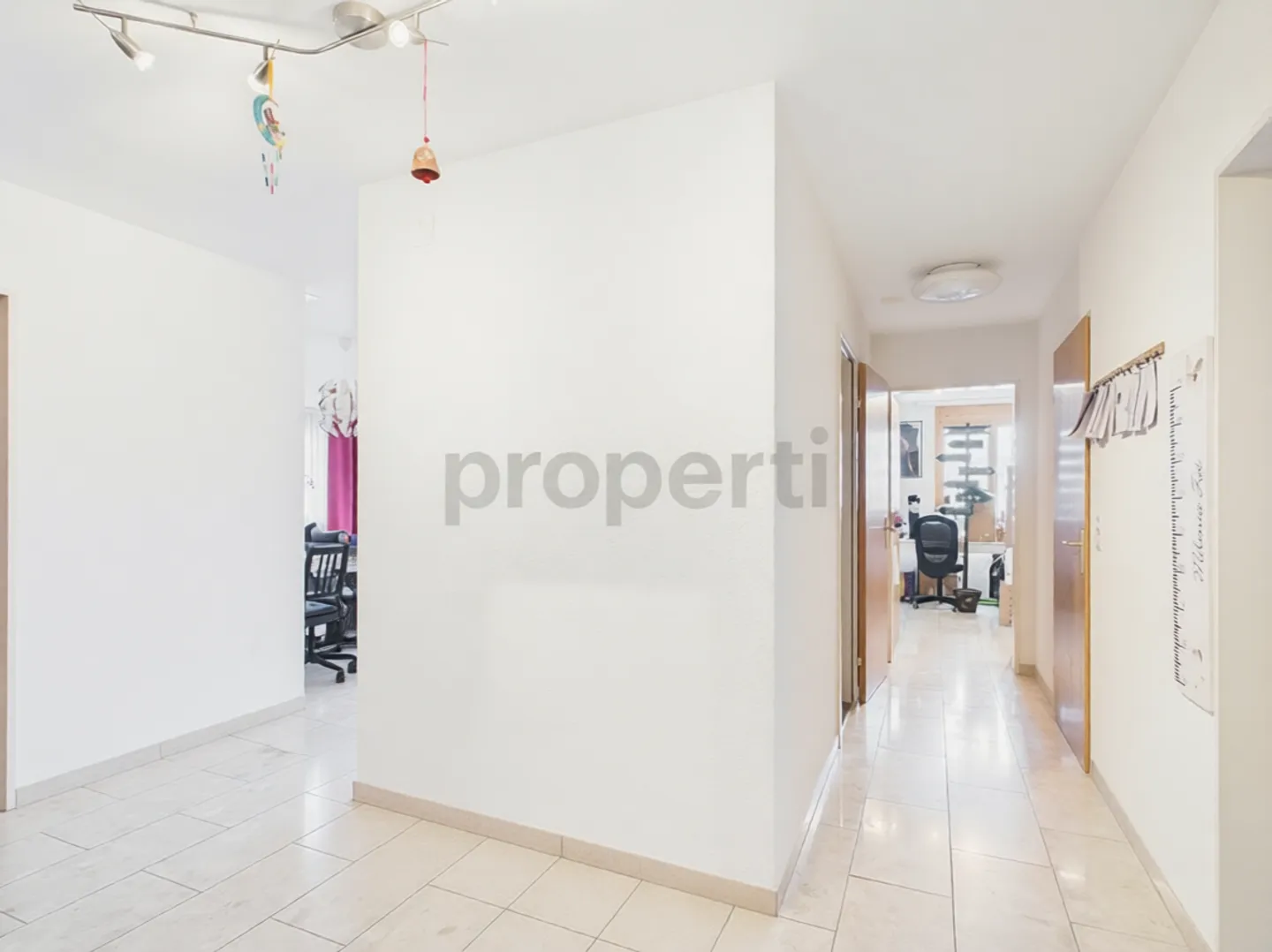 Appartamento familiare ristrutturato a Bubendorf - Foto 3 di 9