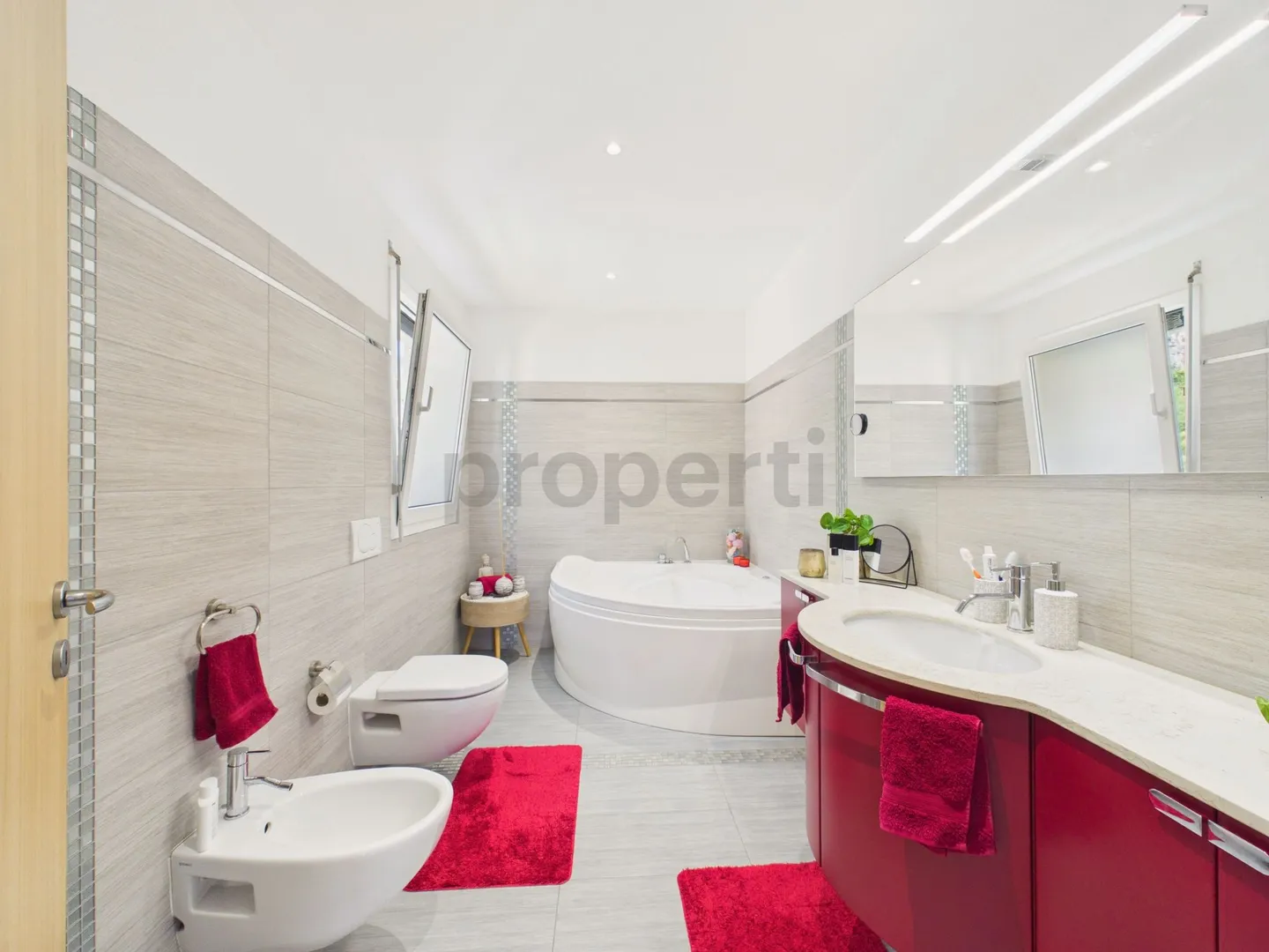 Single-family house with 6.5 rooms, exclusive garden, and generous spaces - Photo 9 of 13