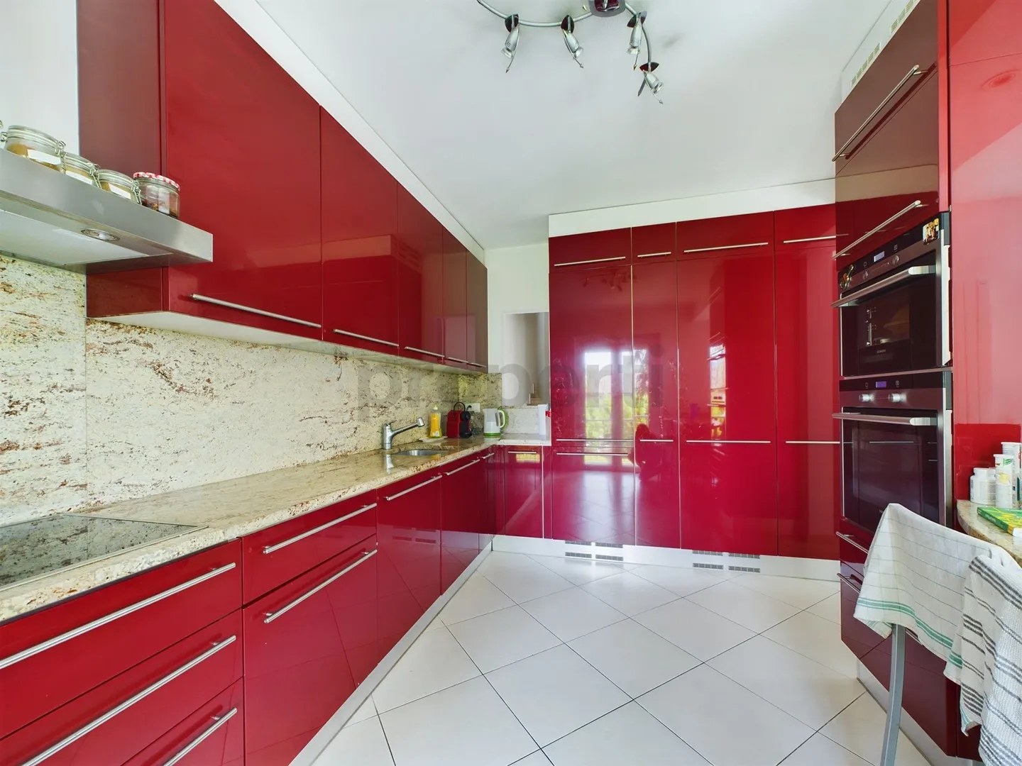 Modernes 7.5-Zimmer-Einfamilienhaus in Caslano mit Blick ins Grüne / Vendiamo casa indipendente 7.5 a Caslano - bellissimo quartiere vicino al Lago - Foto 4 di 10