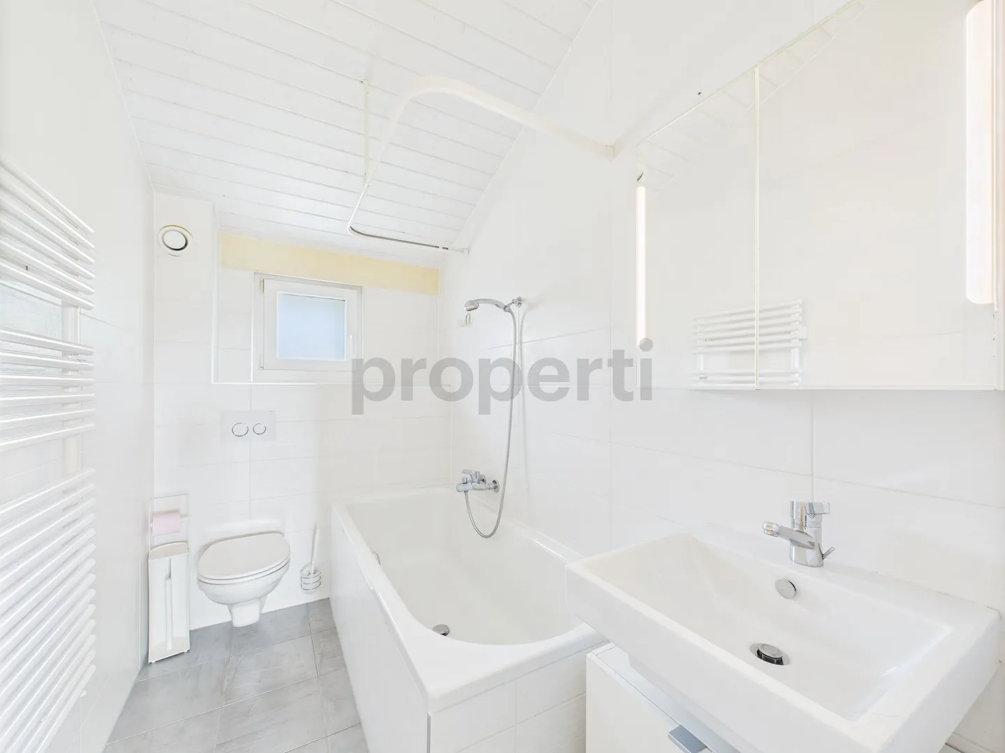 Appartamento arredato con terrazza a due passi dall'ONU - calma, comfort e servizi inclusi - Foto 9 di 12