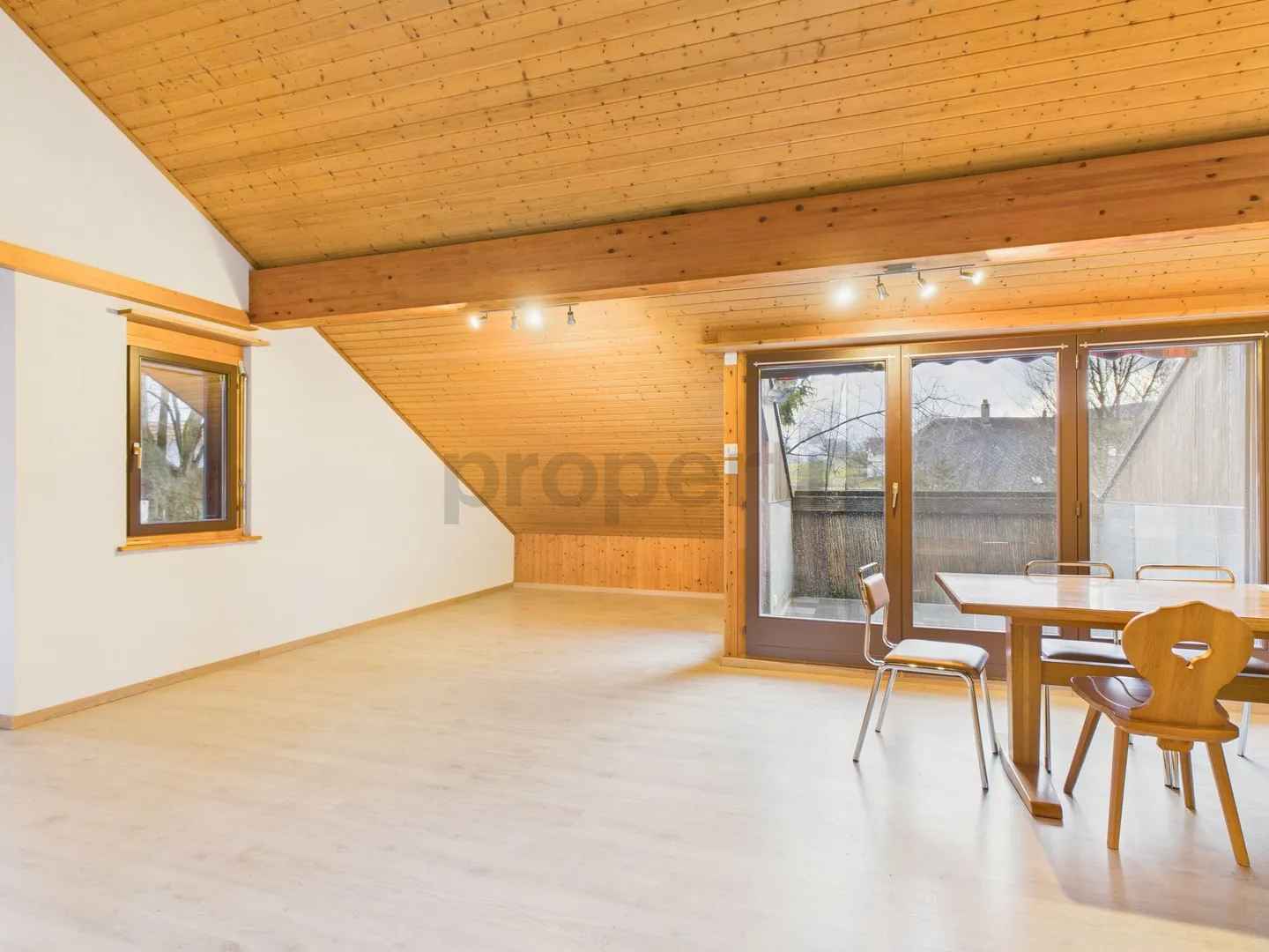 Charmante Wohnung mit Balkonen - Foto 2 von 13