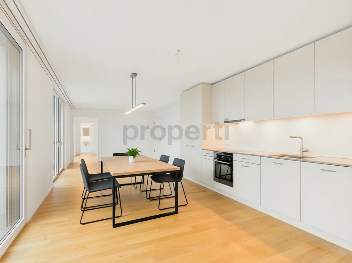 Modern 3.5-room apartment with balcony, Basel - Photo 1 of 13