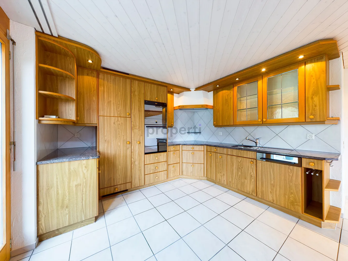 Ampio appartamento di 5,5 stanze con balcone a Sarnen - Foto 4 di 11