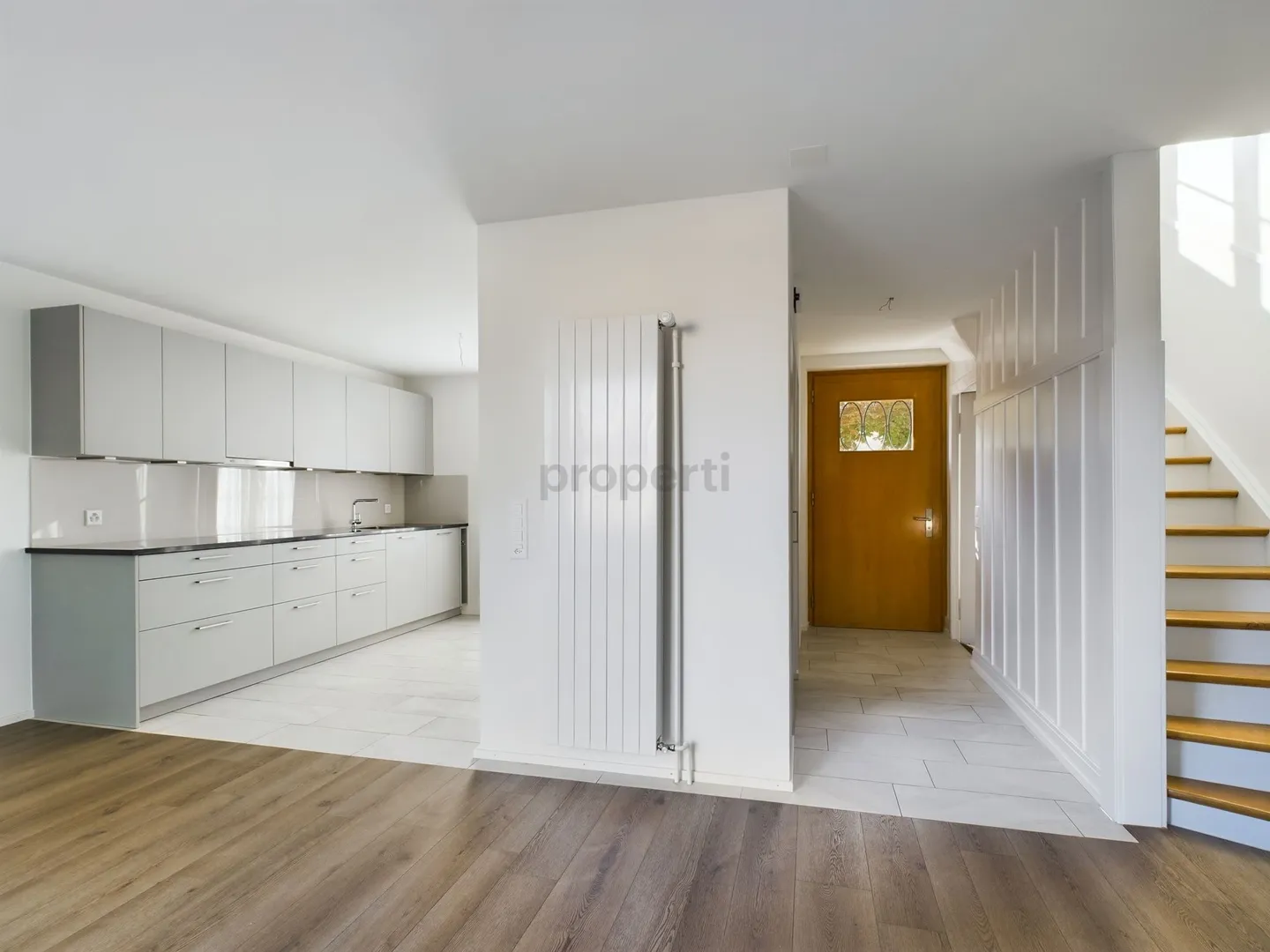 Spaziosa casa a schiera di 5,5 stanze in posizione privilegiata a Pratteln - Foto 2 di 12