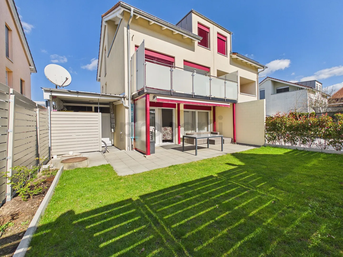 Charming 6.5-room detached house with garden in Oftringen - Photo 1 of 10