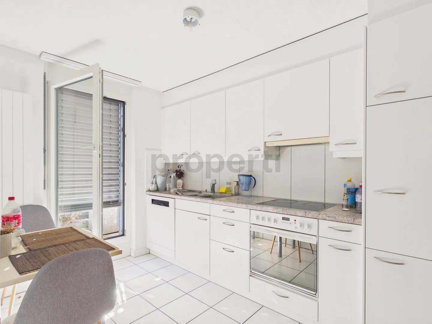 Bright 2.5-Room Apartment with Balcony - Photo 4 of 11