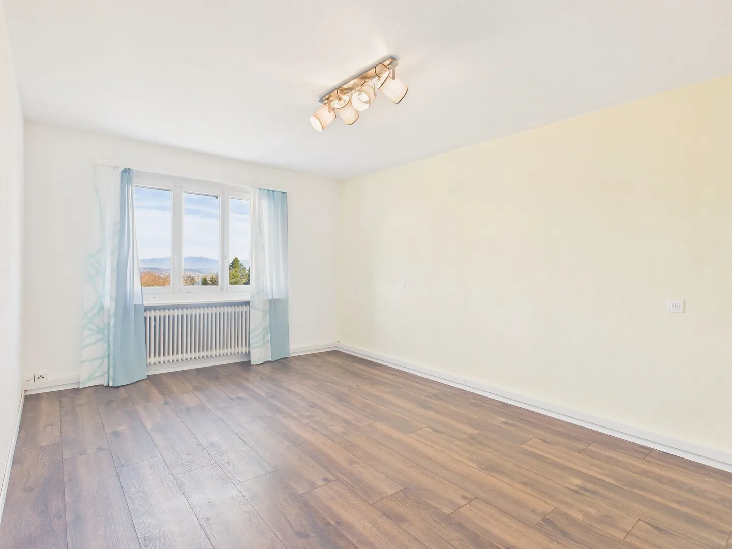 Exklusives Wohnen in Stallikon  Moderne 4.5-Zimmer-Wohnung mit Zürichseeblick - Foto 2 von 13