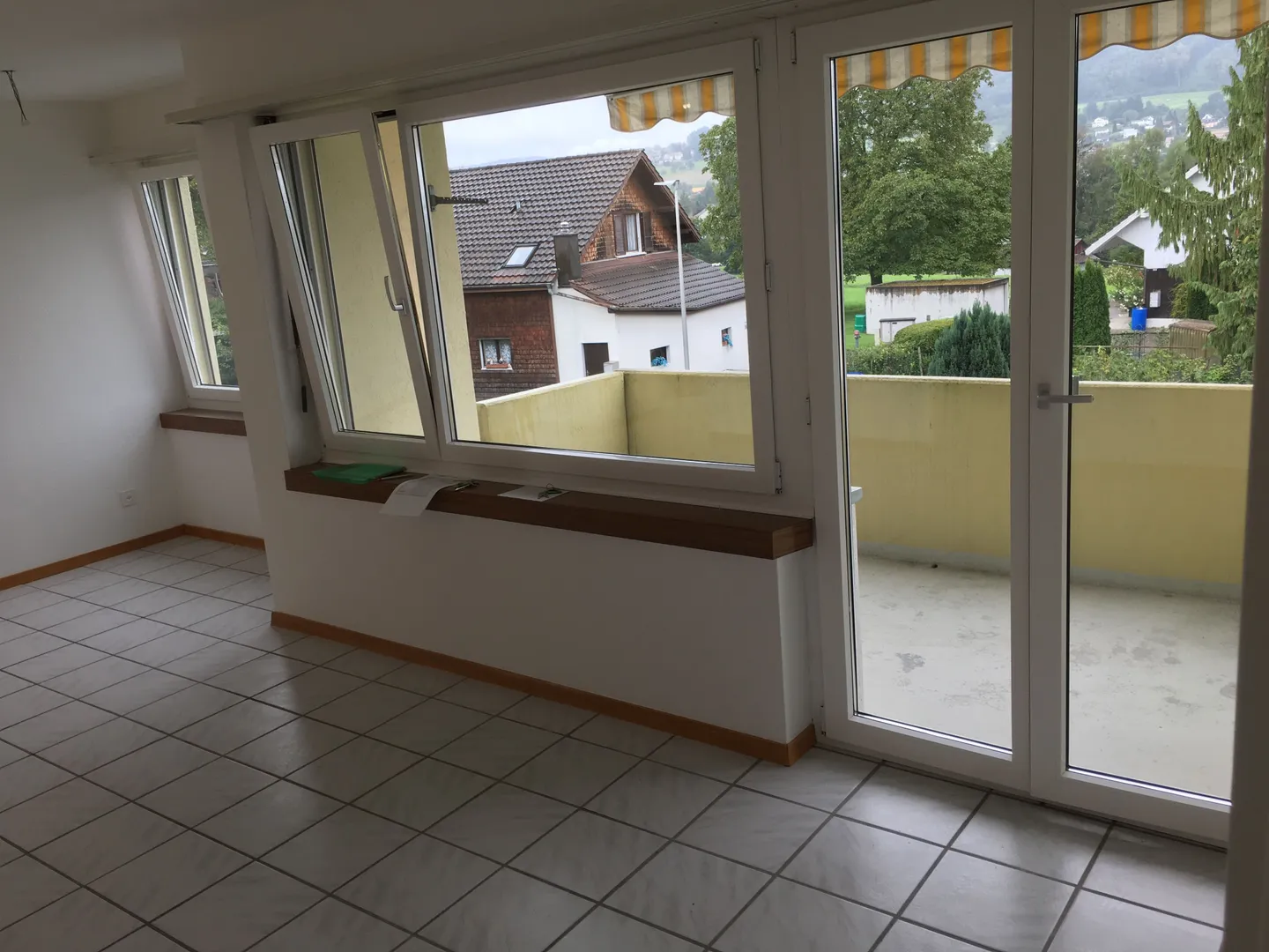 Appartement confortable et lumineux avec balcon dans le quartier calme de Schoren à Reinach AG - Photo 5 sur 9