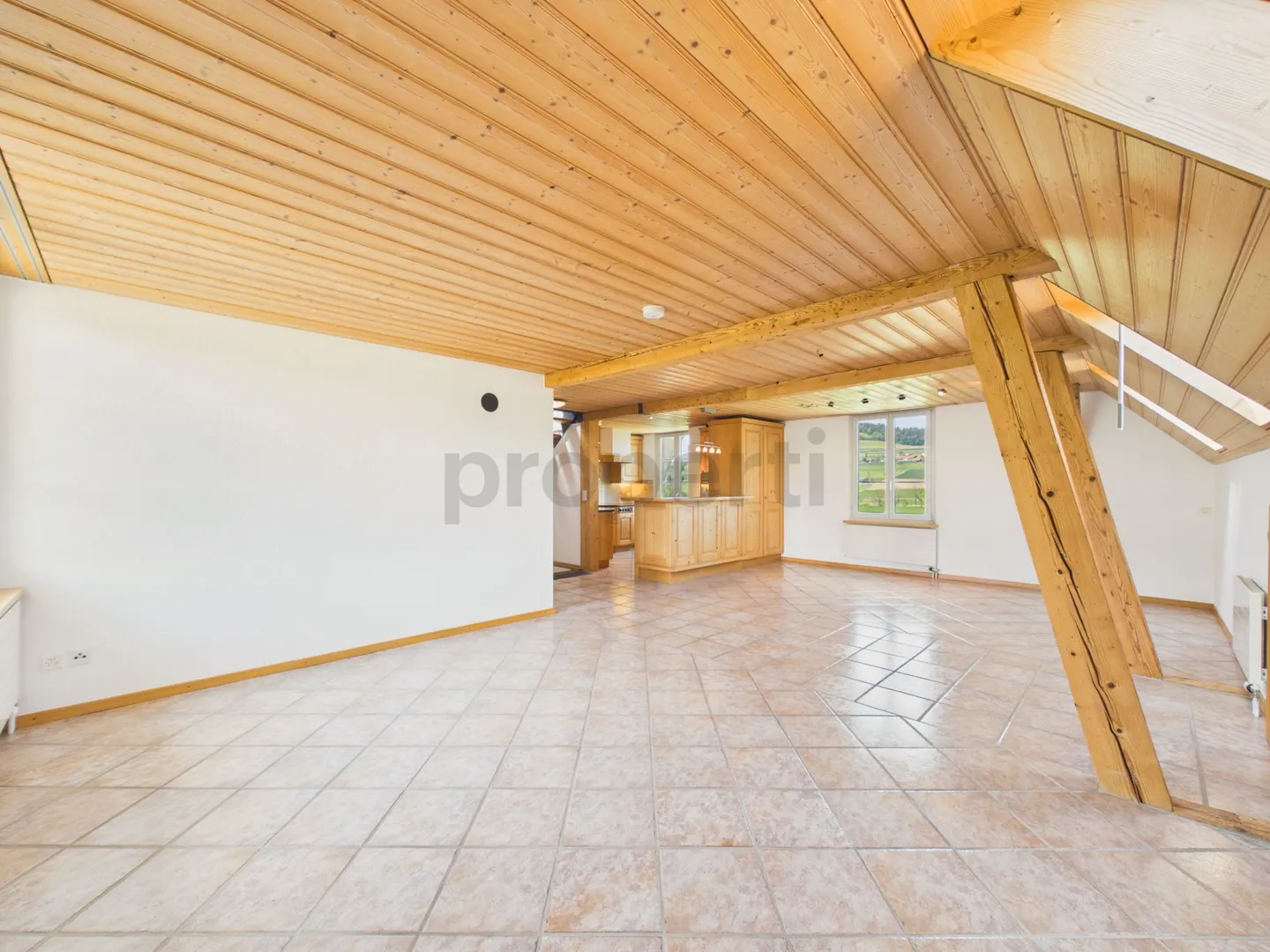Charming 4.5-room maisonette with balcony in Enggistein - Photo 2 of 12