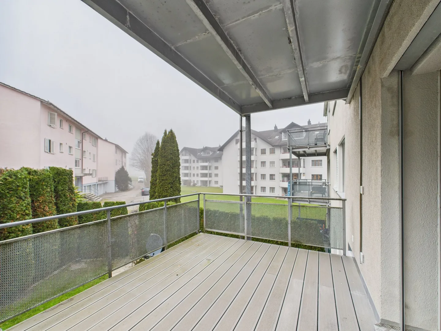 Appartamento moderno ristrutturato di 4,5 locali con terrazza e stufa svedese a Flawil - Foto 7 di 8