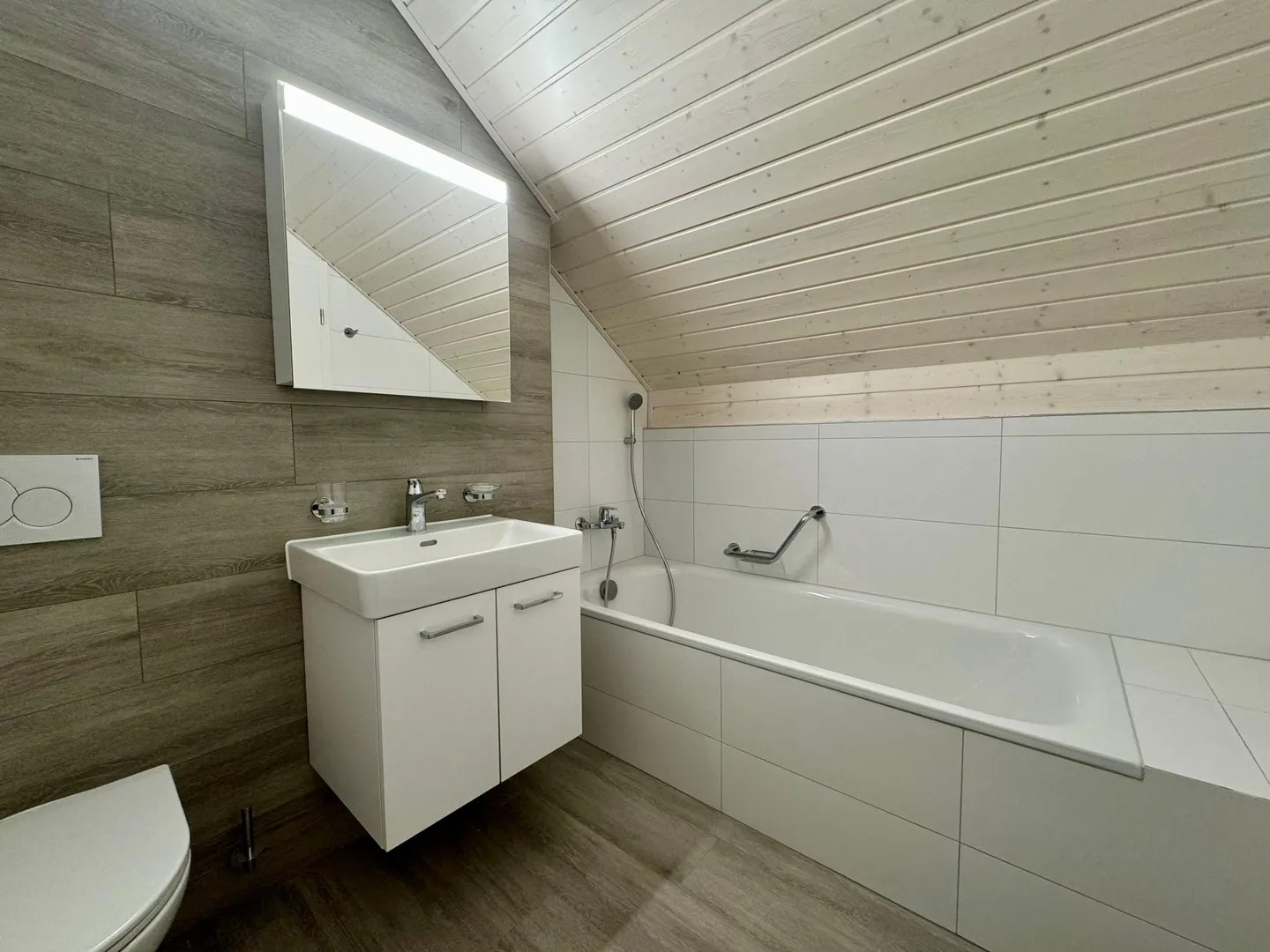 Wunderschöne Penthousewohnung mit herrlichem Blick, großer Mezzanine und nahen Verkehrsanbindungen - Foto 11 von 13