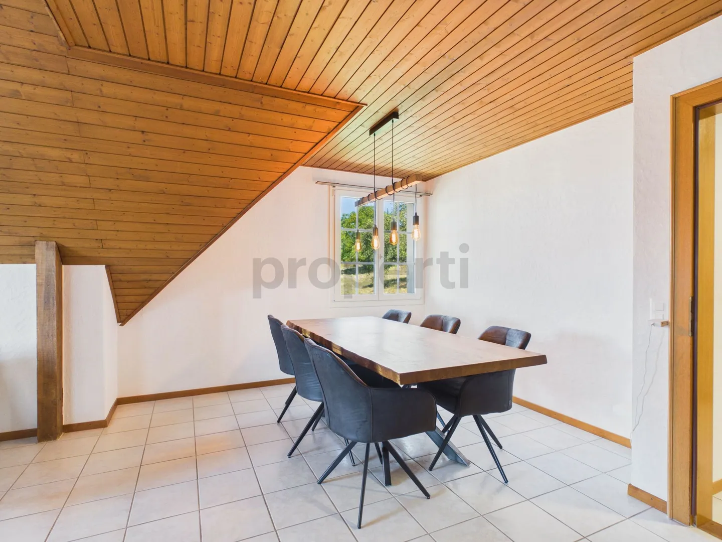 Stilvoll renovierte Wohnung - Foto 2 von 11