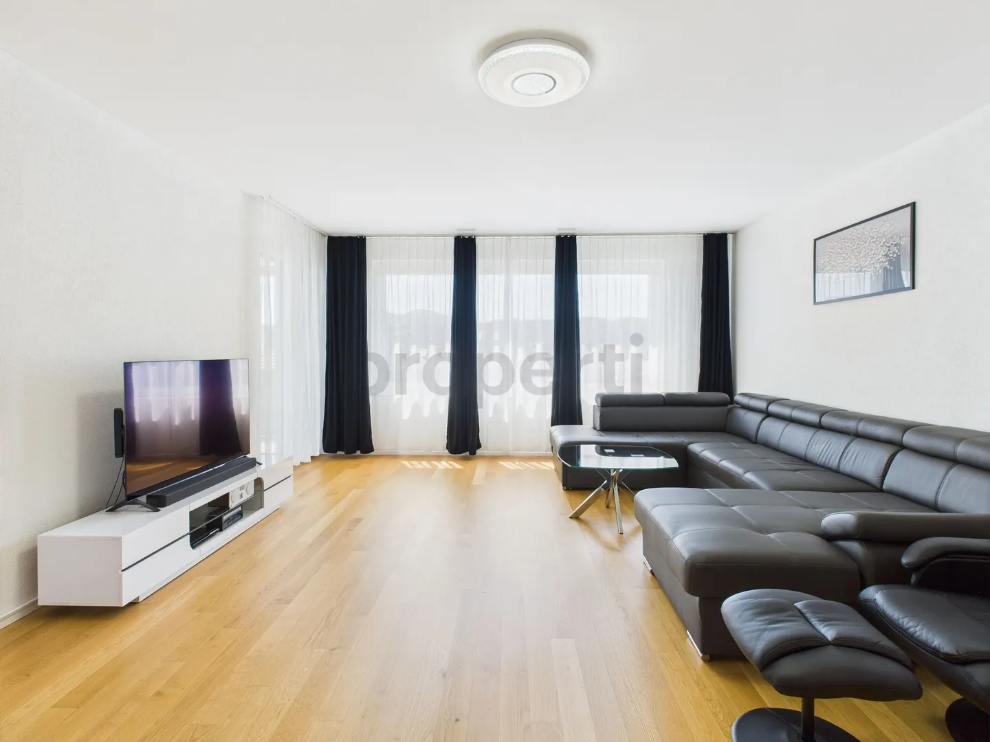 Appartement moderne et spacieux de 4,5 pièces avec beau balcon à Kleindöttingen avec reprise de prêt hypothécaire - Photo 2 sur 11