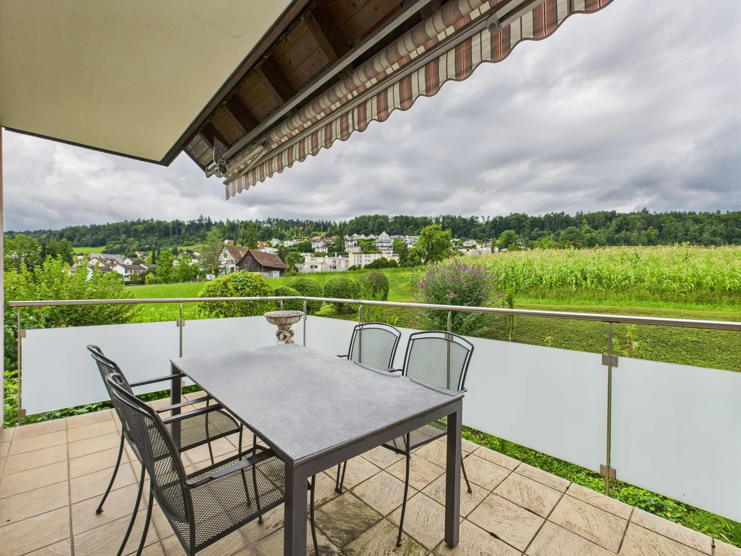 Appartamento soleggiato di 4,5 stanze con vista lago - Foto 11 di 13