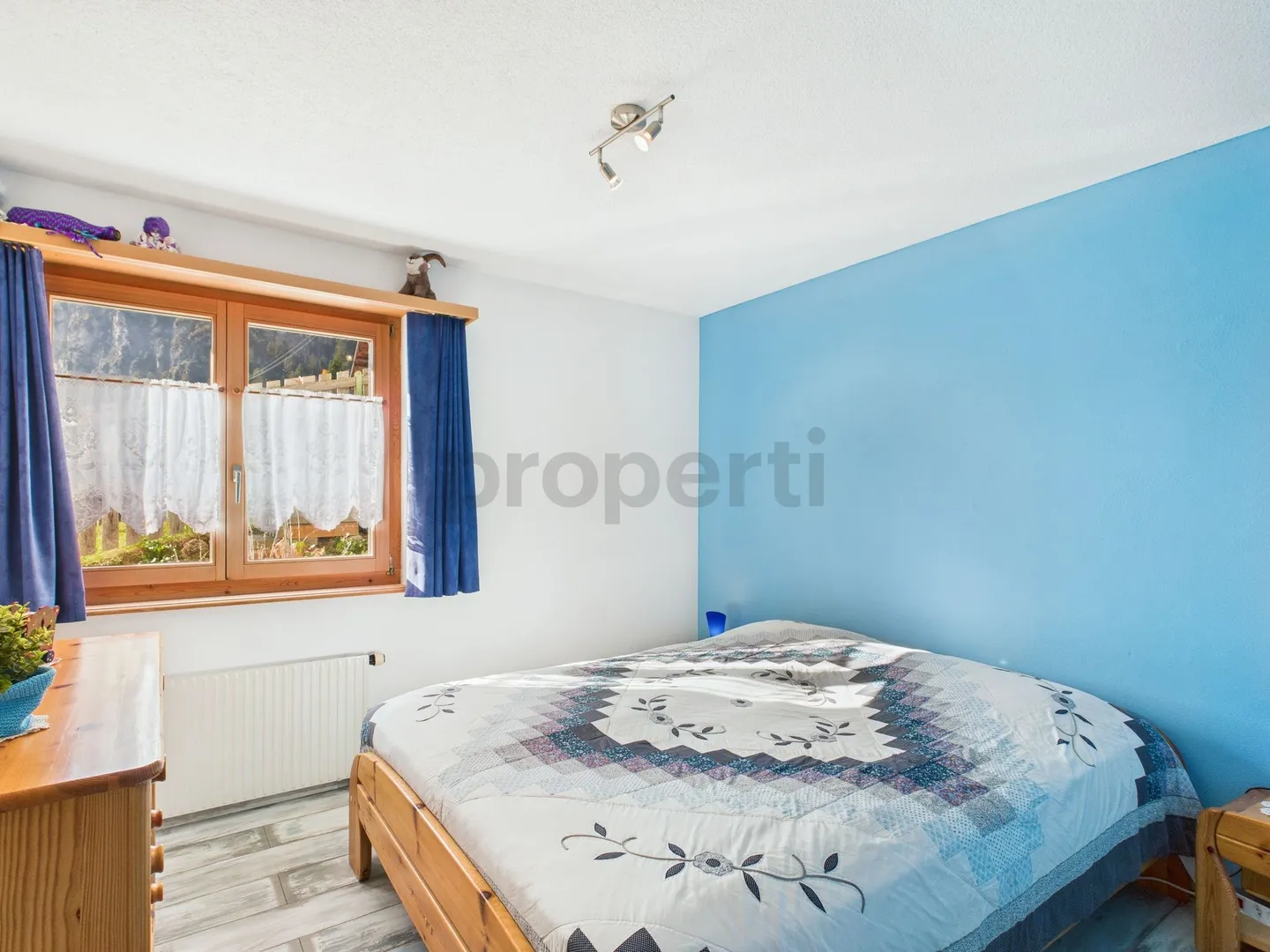 Casa unifamiliare soleggiata con grande laboratorio, garage e giardino - Foto 9 di 13