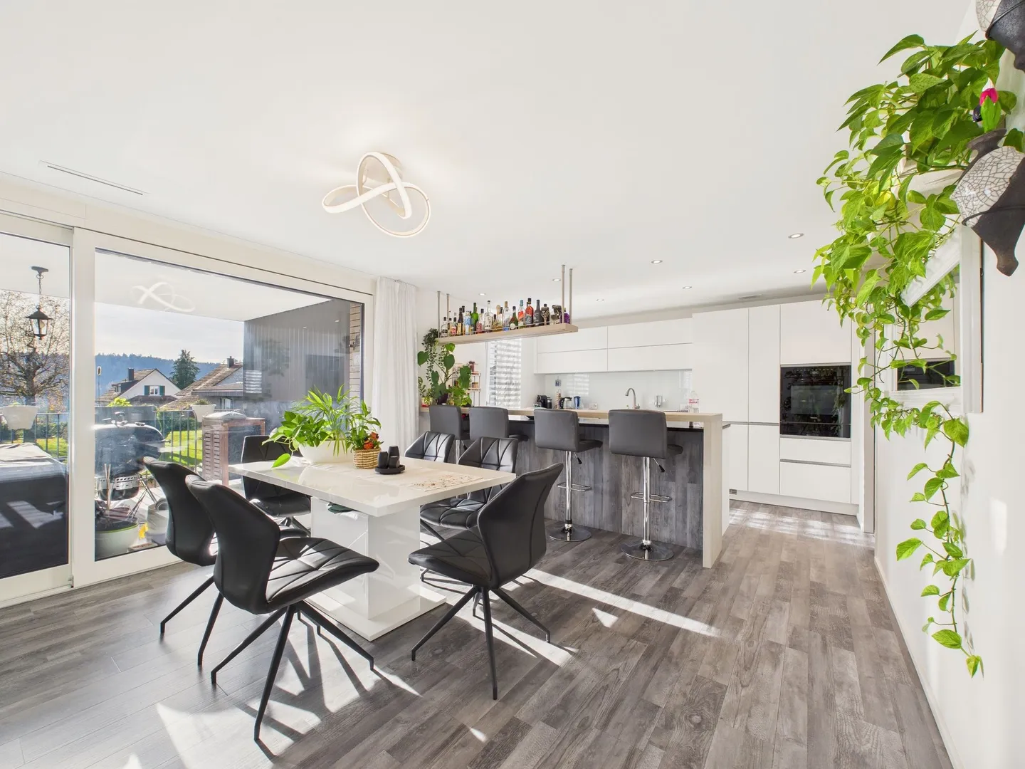 Moderne 5.5-Zimmer Wohnung in Glattfelden - Foto 1 von 11