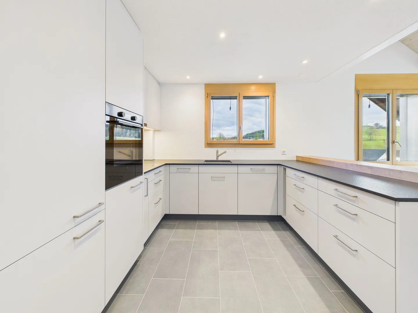 Helle 3.5-Zimmer Dachwohnung in Huttwil - Frisch renoviert! - Photo 4 sur 12