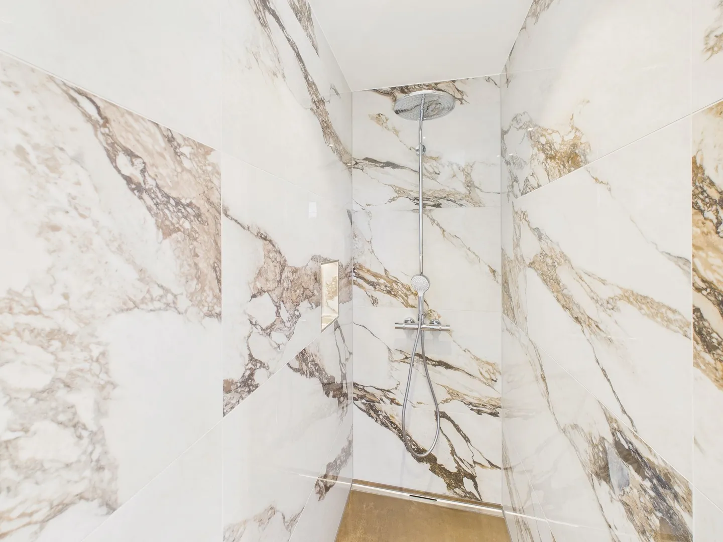 Herrliche 4.5-Zimmer-Wohnung mit moderner Ausstattung in Aarau, AG - Photo 9 sur 11