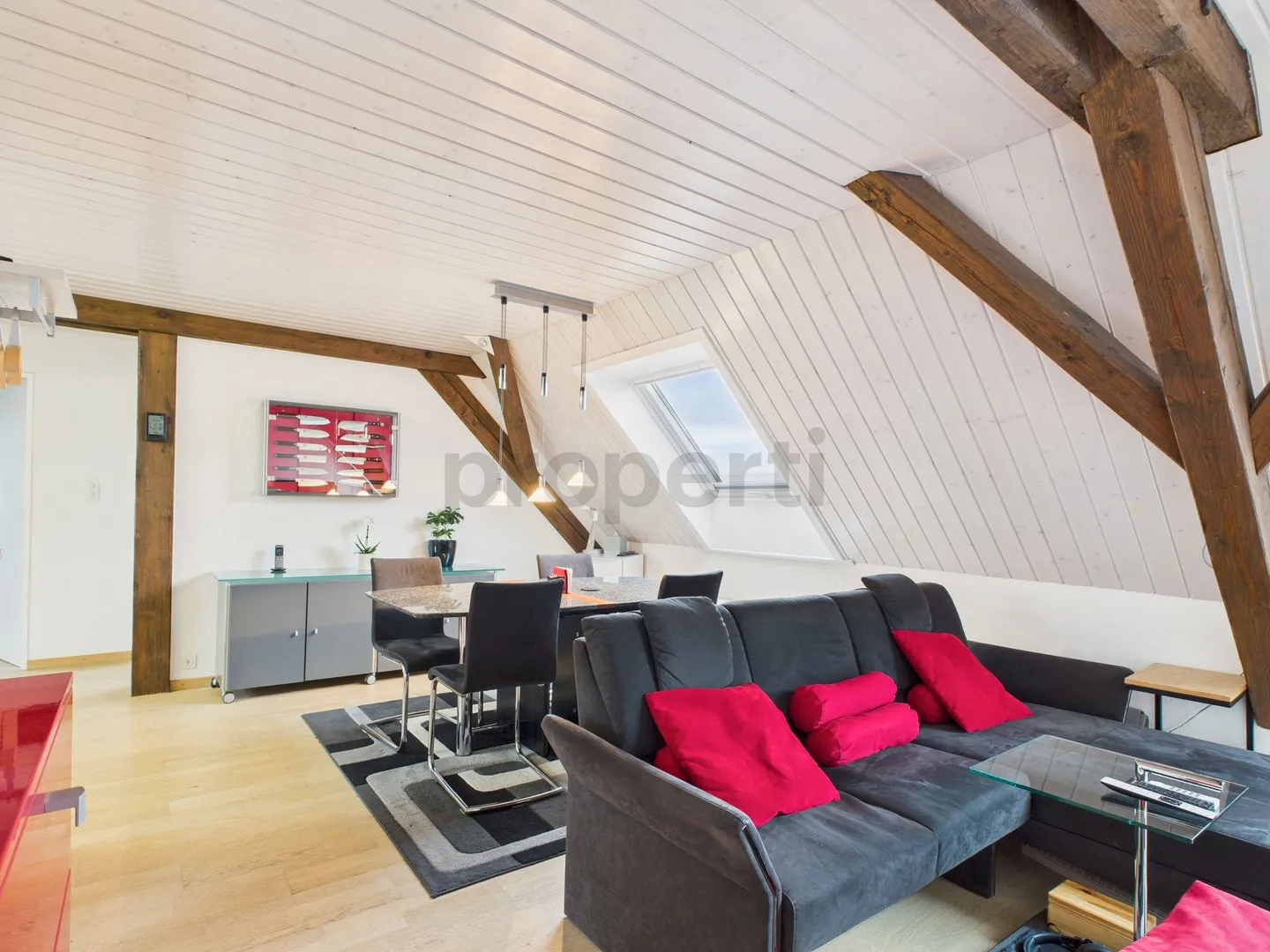 Charming 3.5-room attic apartment with plenty of light and view - Photo 4 of 11