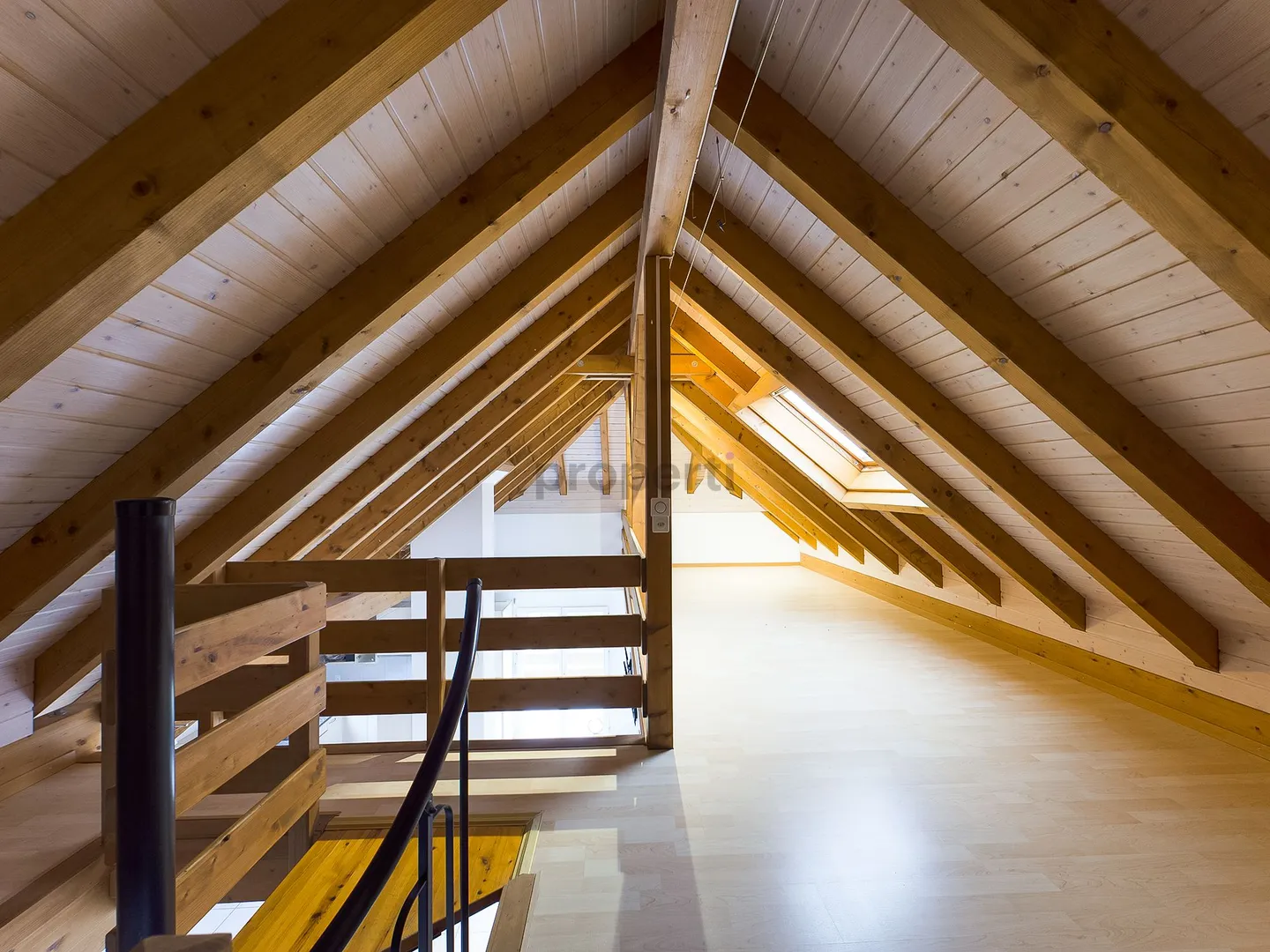 Gioiello residenziale in una posizione tranquilla - Ampio appartamento con galleria e due box auto nel garage - Foto 6 di 7