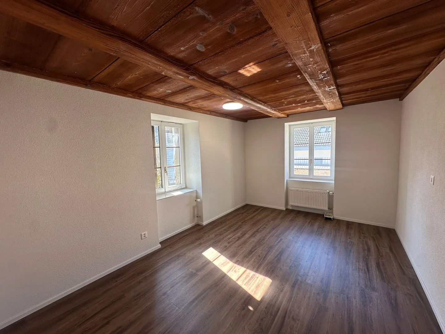 Charming 3.5 Room Apartment with Large Winter Garden in Teufenthal AG - Photo 9 of 12