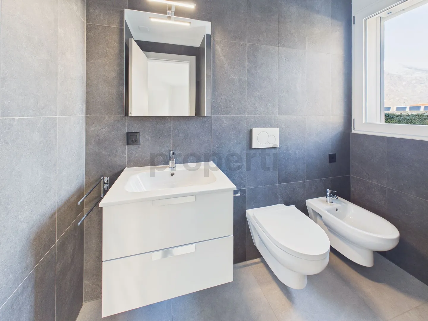 Moderno appartamento 3.5 locali con comodo parcheggio, Bellinzona - Photo 10 of 13