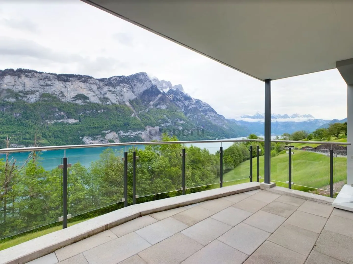 Vivere esclusivo con vista mozzafiato sul lago Walen e sui Churfirsten - Foto 1 di 11