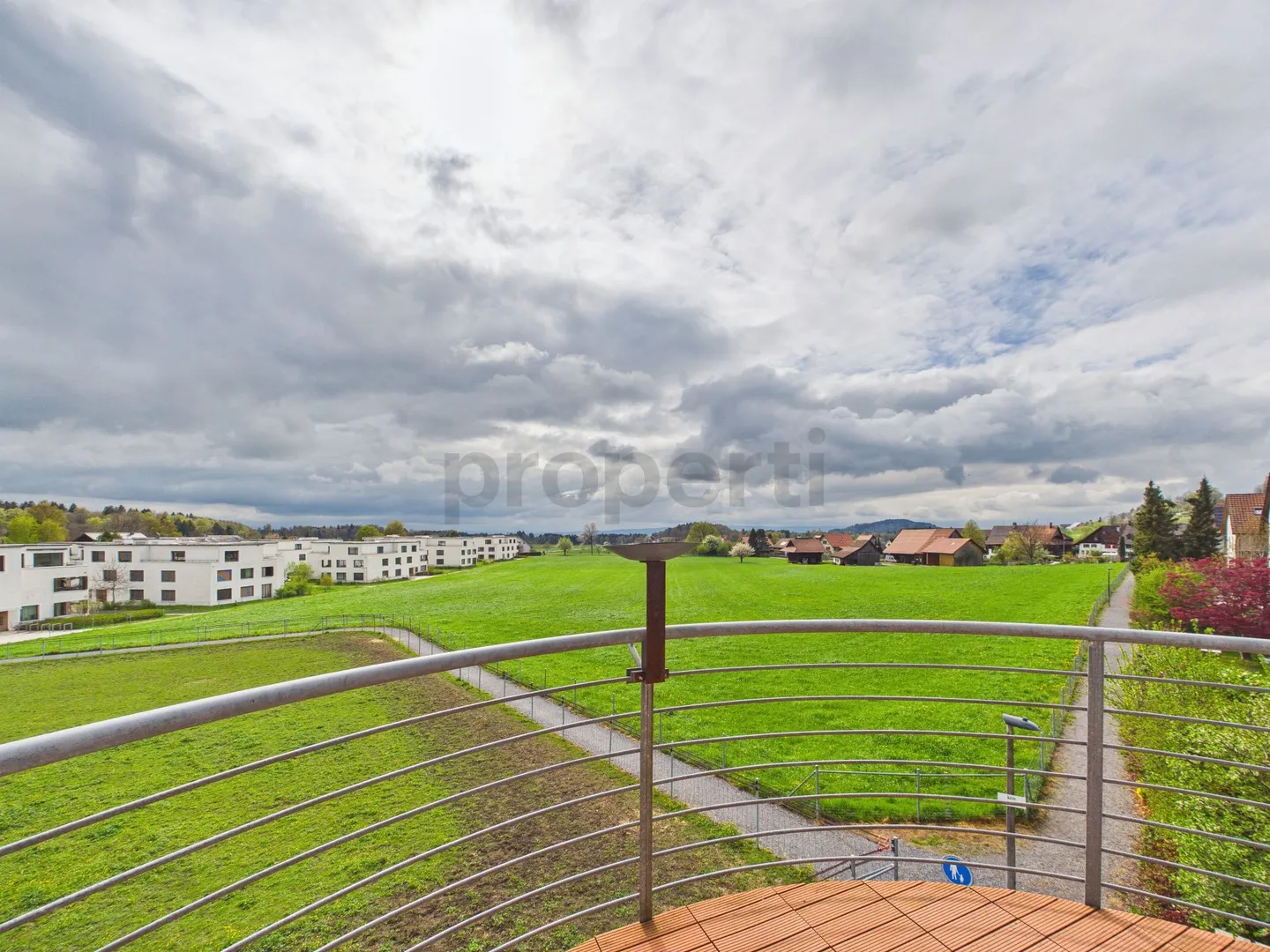 Luminoso appartamento loft con balcone sul verde, Hausen am Albis - Foto 7 di 13