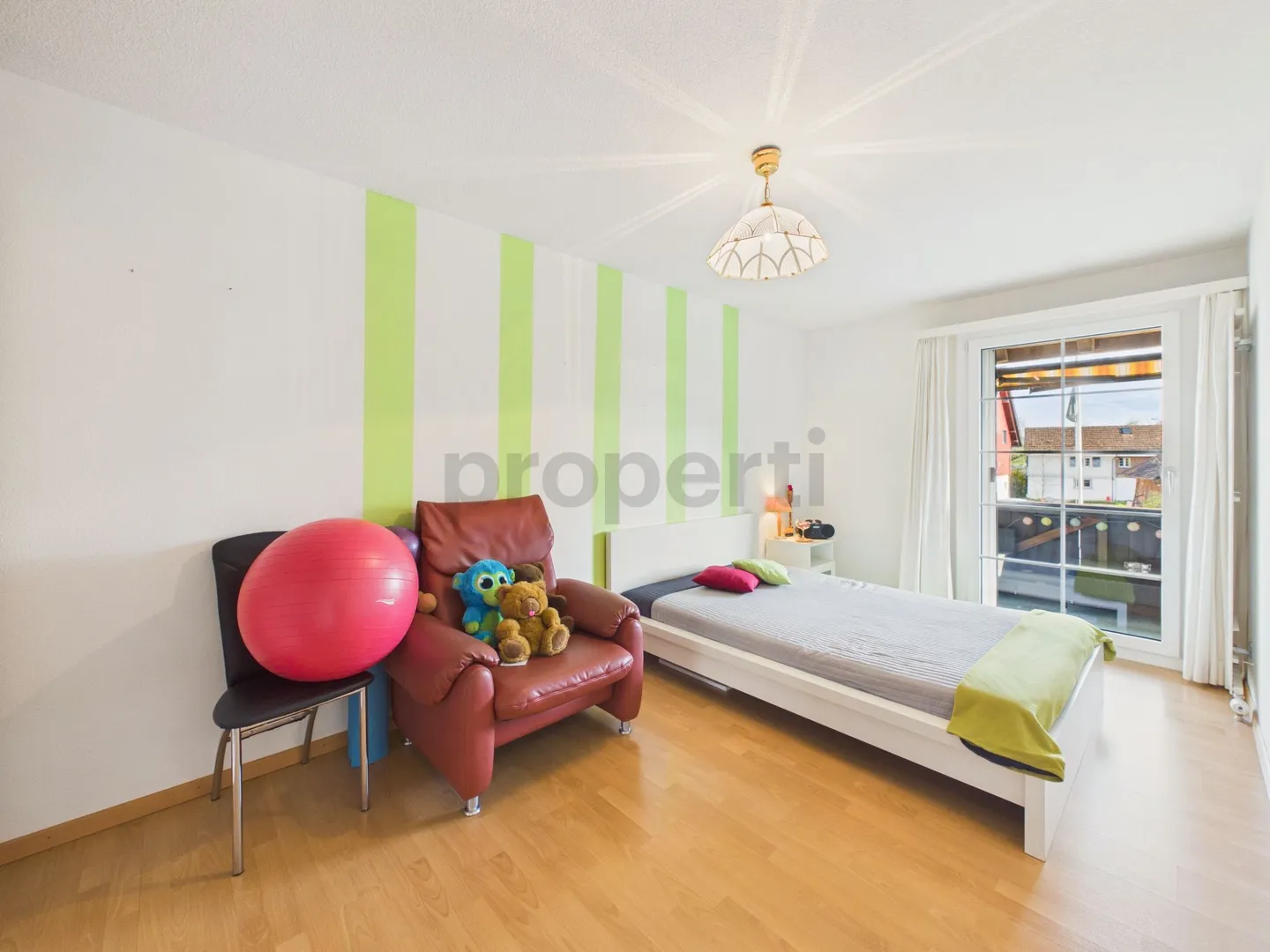 Spacious 5.5 Room Maisonette with Winter Garden, Fireplace and High Living Quality - Photo 9 of 13