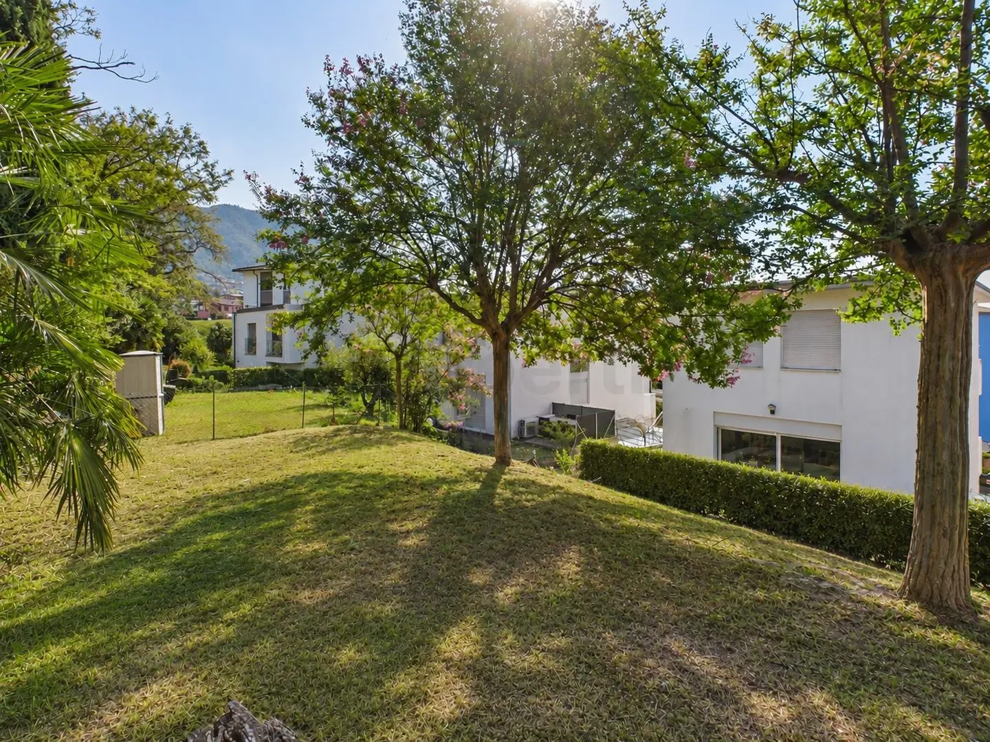 Splendid private garden, livable balcony, modern environments in a quiet location with no condominium fees - Photo 10 of 11