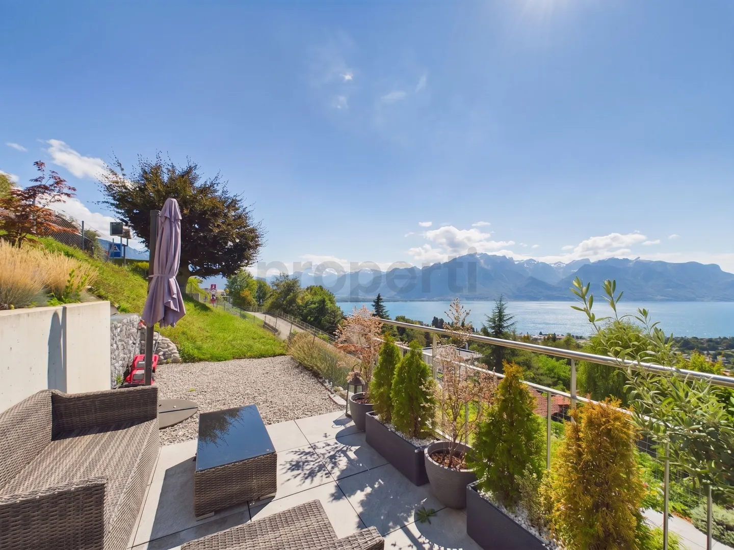 Panoramic view of Lake Geneva, recent construction from 2020 and parking space included - Photo 12 of 13