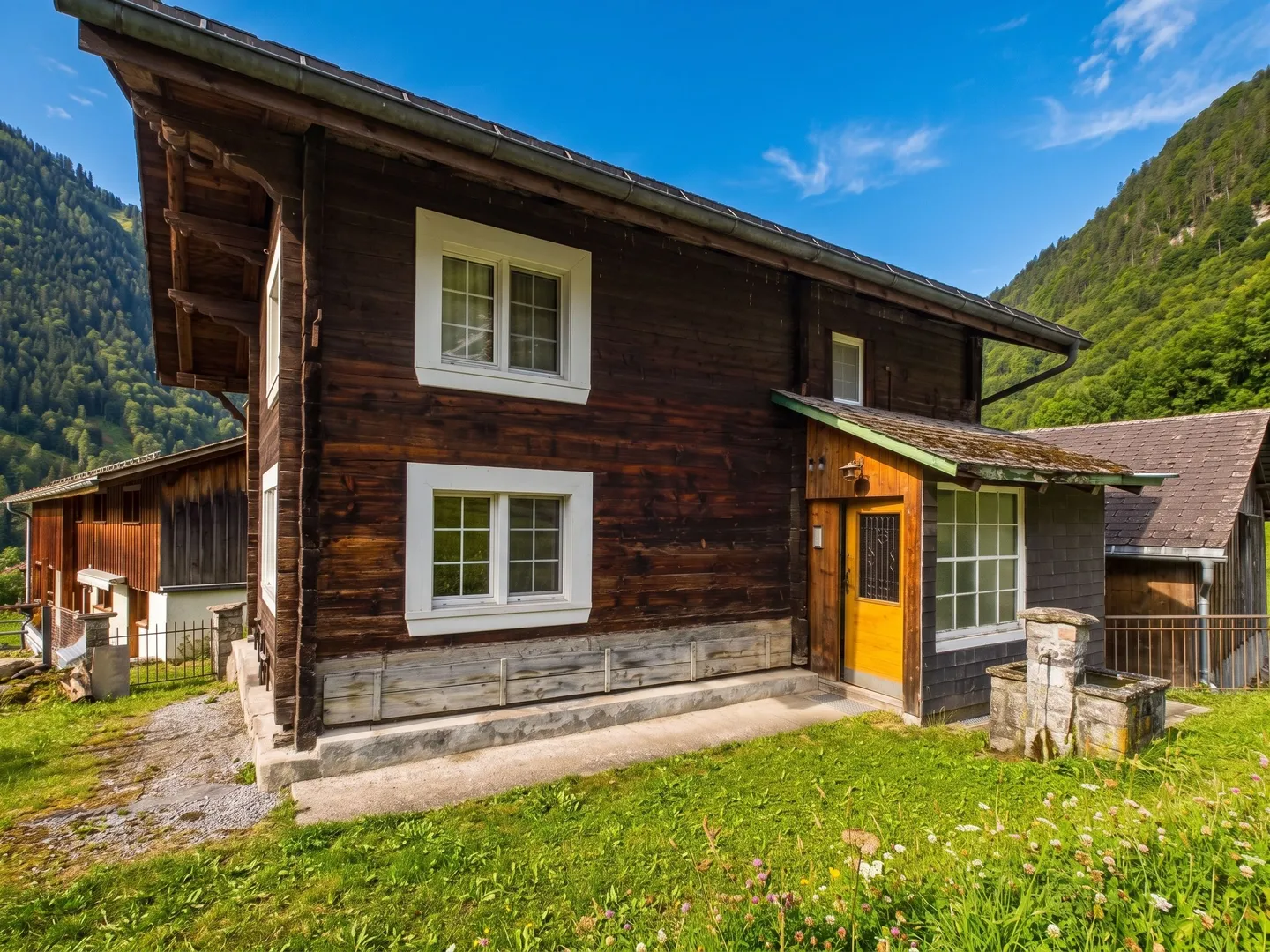 Holiday home in an idyllic location with mountain views - Photo 10 of 11