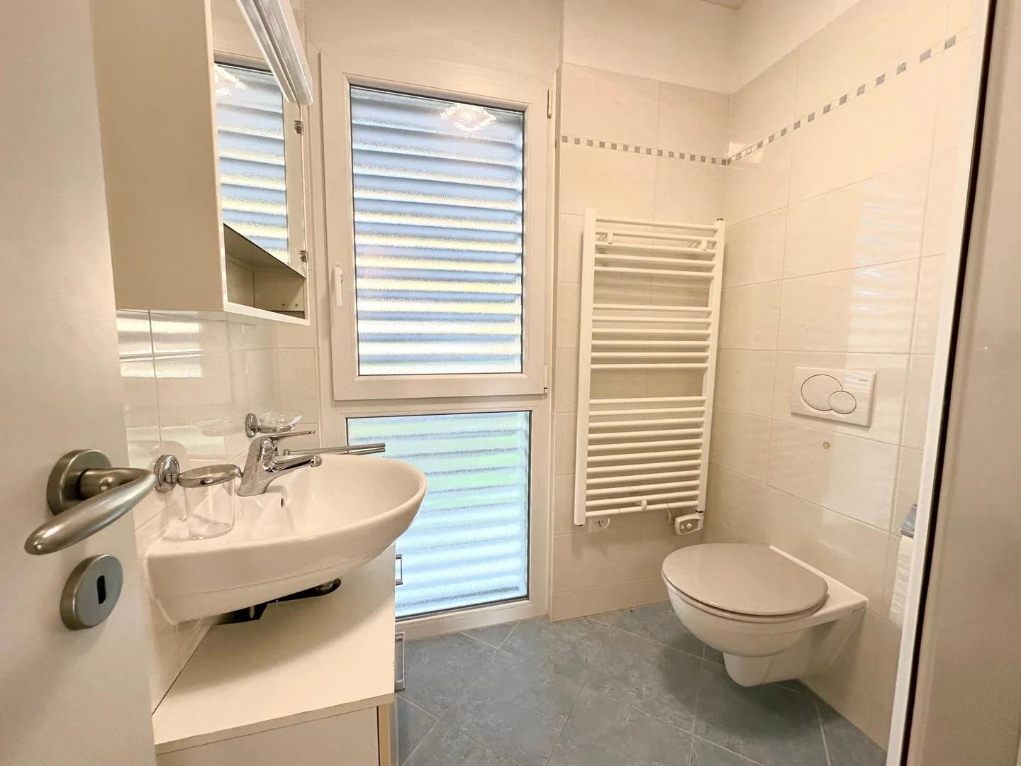 Elegant 4.5-room apartment with modern amenities in Castel San Pietro - Photo 6 of 11