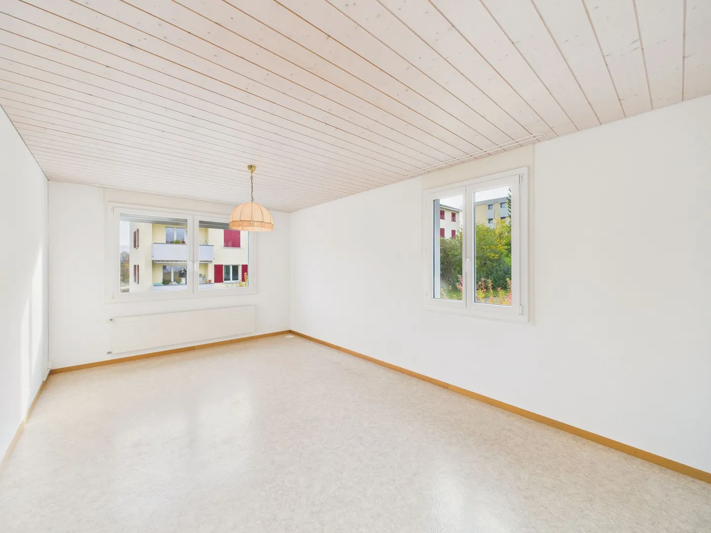 Charming 4.5-Room Townhouse in Münchenbuchsee - Photo 6 of 13