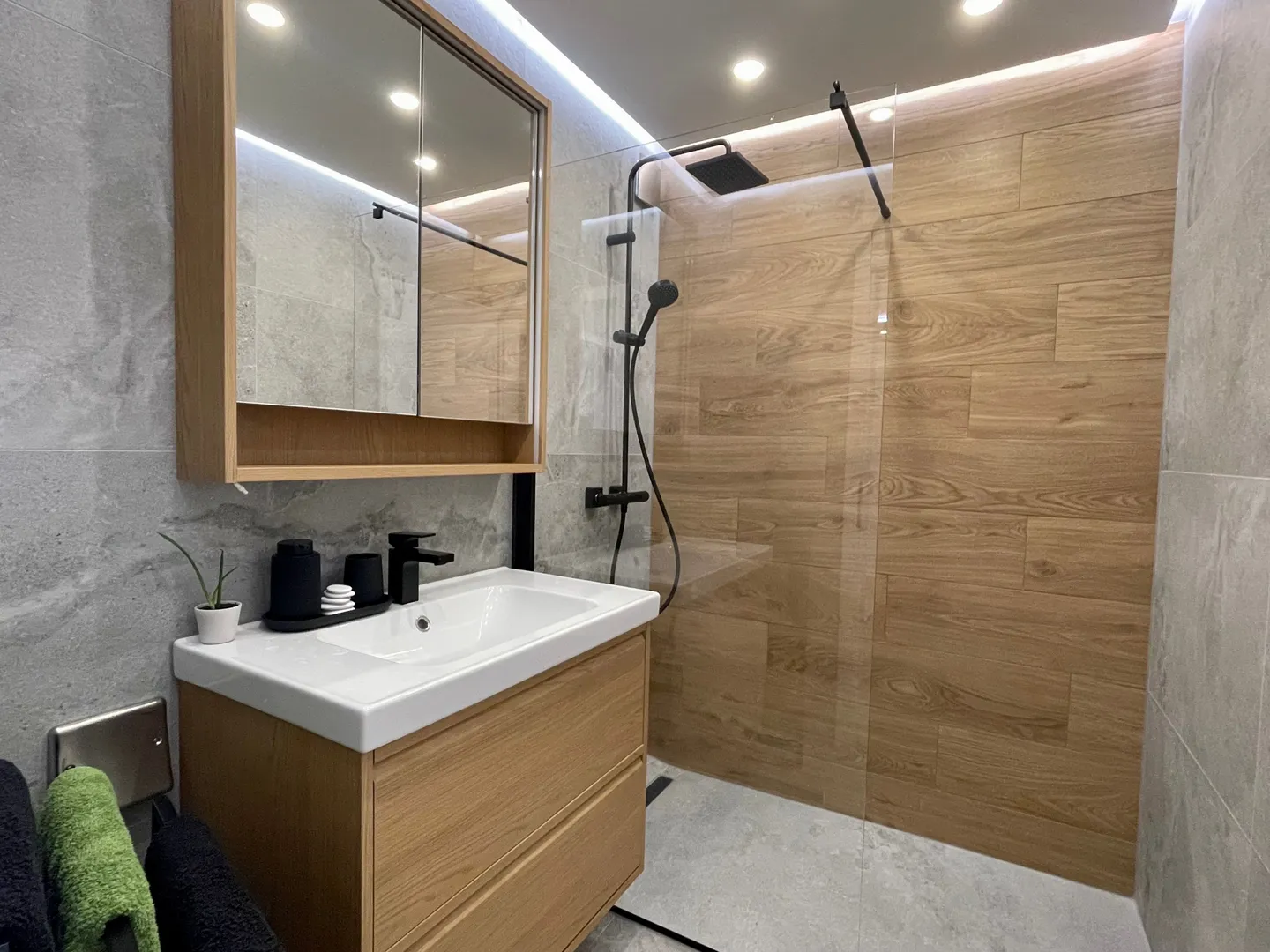 Appartamento moderno, completamente ristrutturato di 3,5 locali con bella vista sulle Alpi - Foto 8 di 11