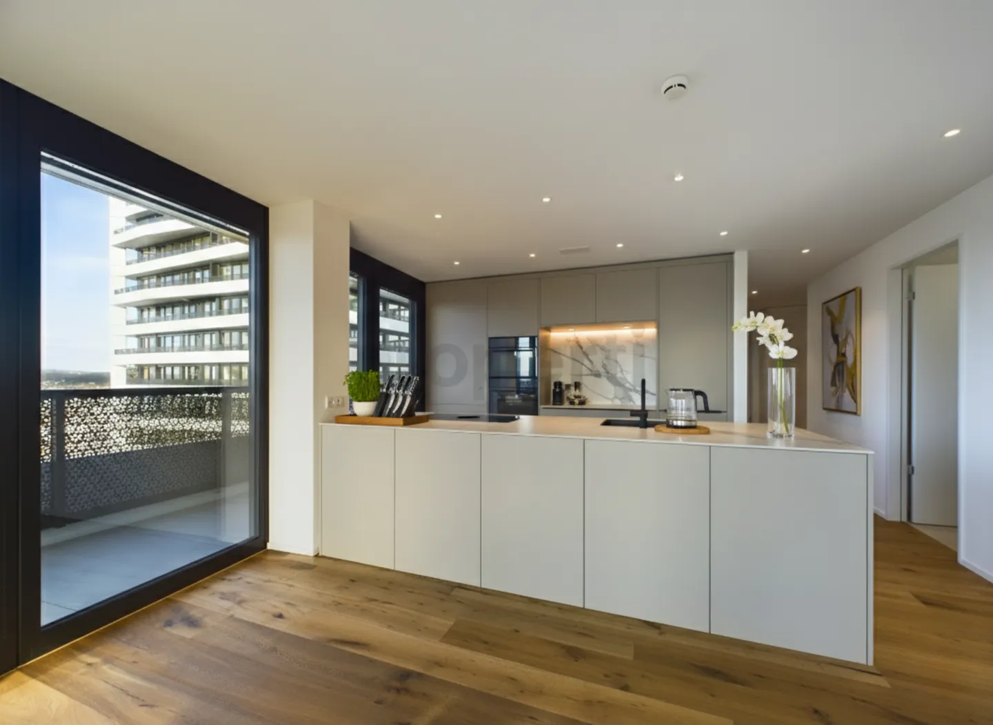 Exclusive 4.5-room apartment on the 27th floor in the 'Three Point' Tower C with breathtaking views in Dübendorf - Photo 2 of 10