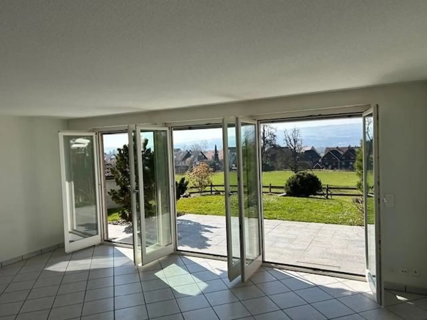 Schönes 4.5-Zimmer Einfamilienhaus mit Garten in Ottenbach - Foto 4 von 13