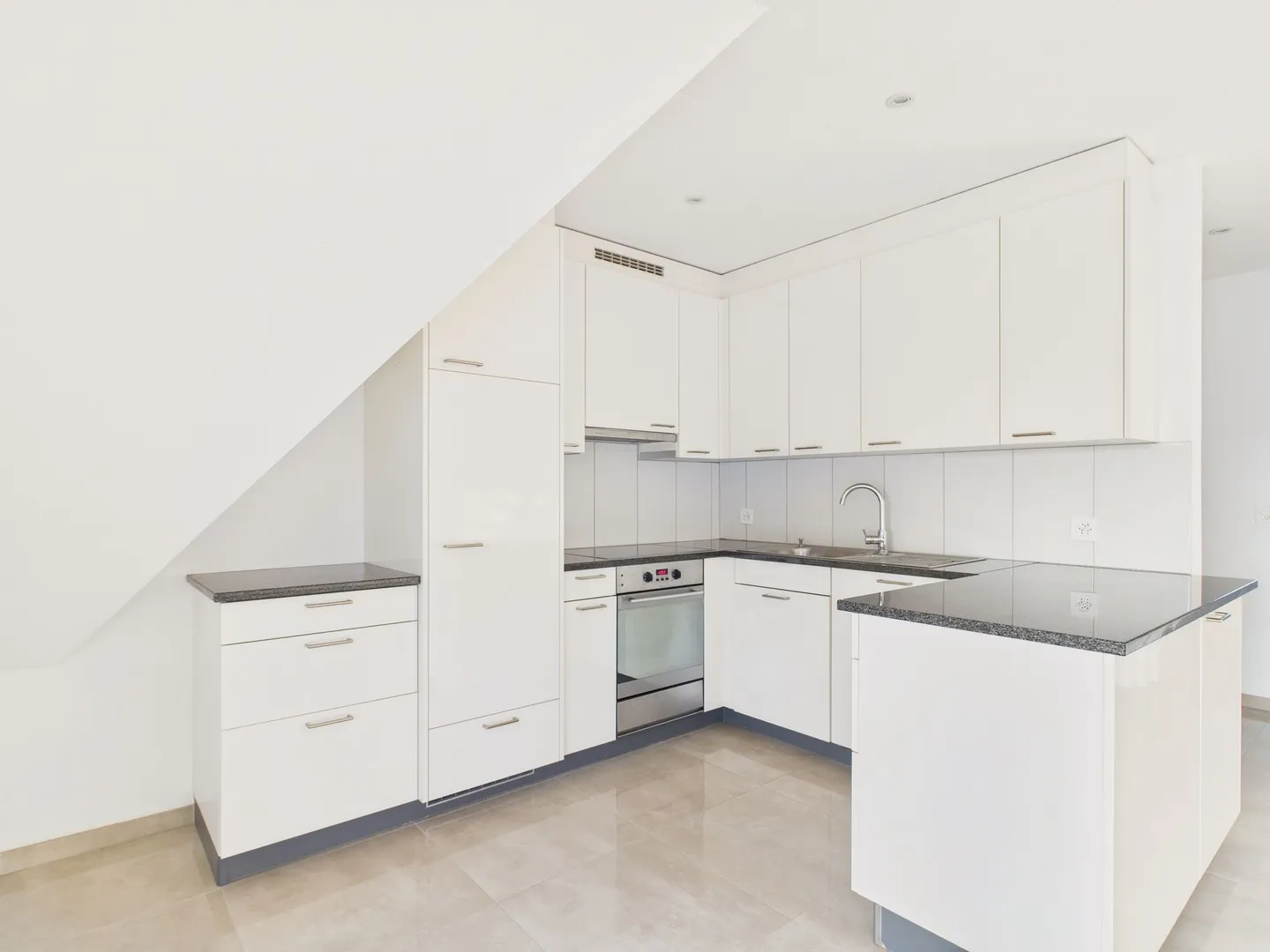 Appartement lumineux de 3,5 pièces avec une terrasse de rêve de 30m2 à Derendingen - Photo 5 sur 12