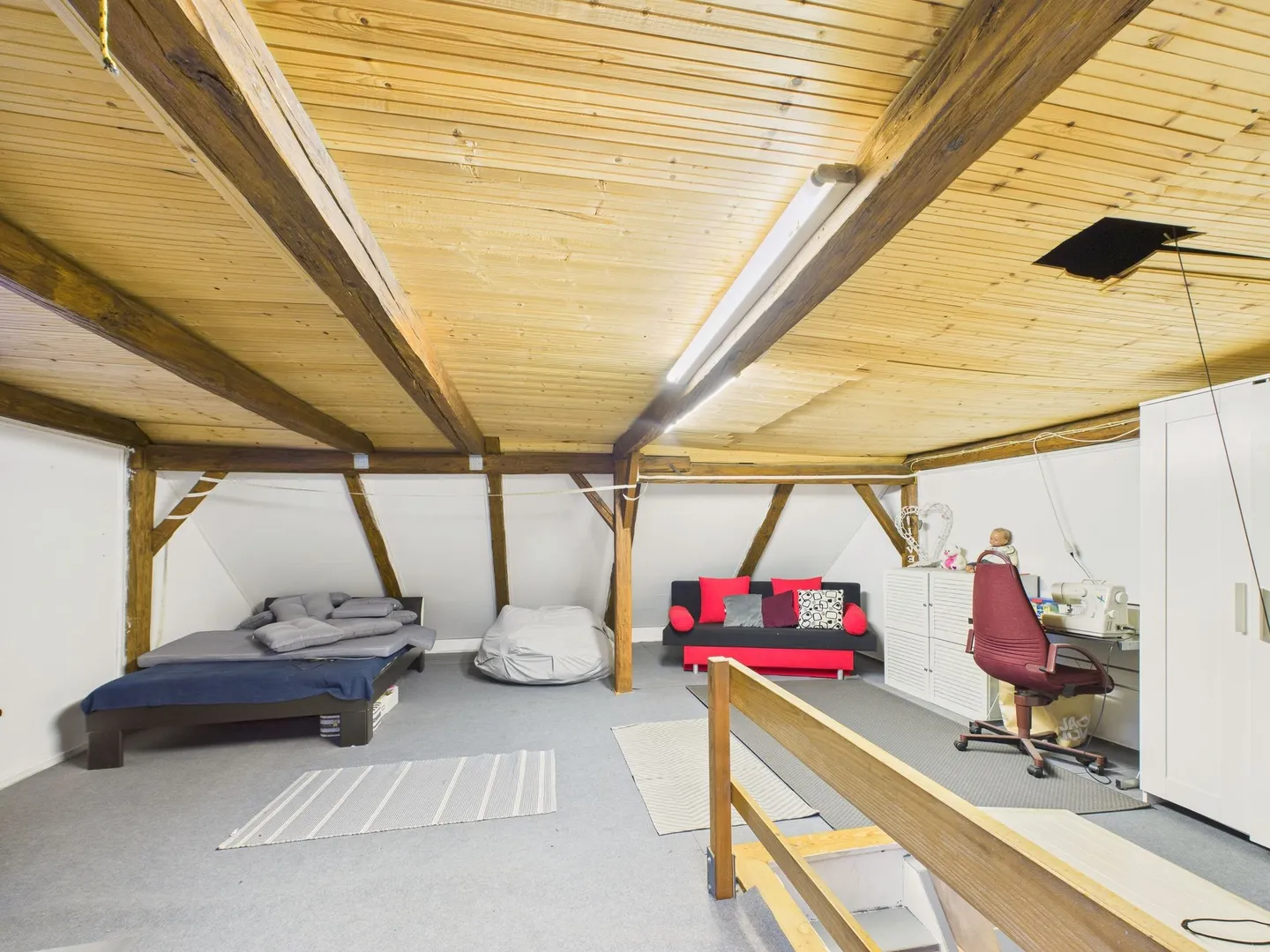 Charming 5.5-room terraced house with a magnificent view in Oberuzwil - Photo 9 of 12