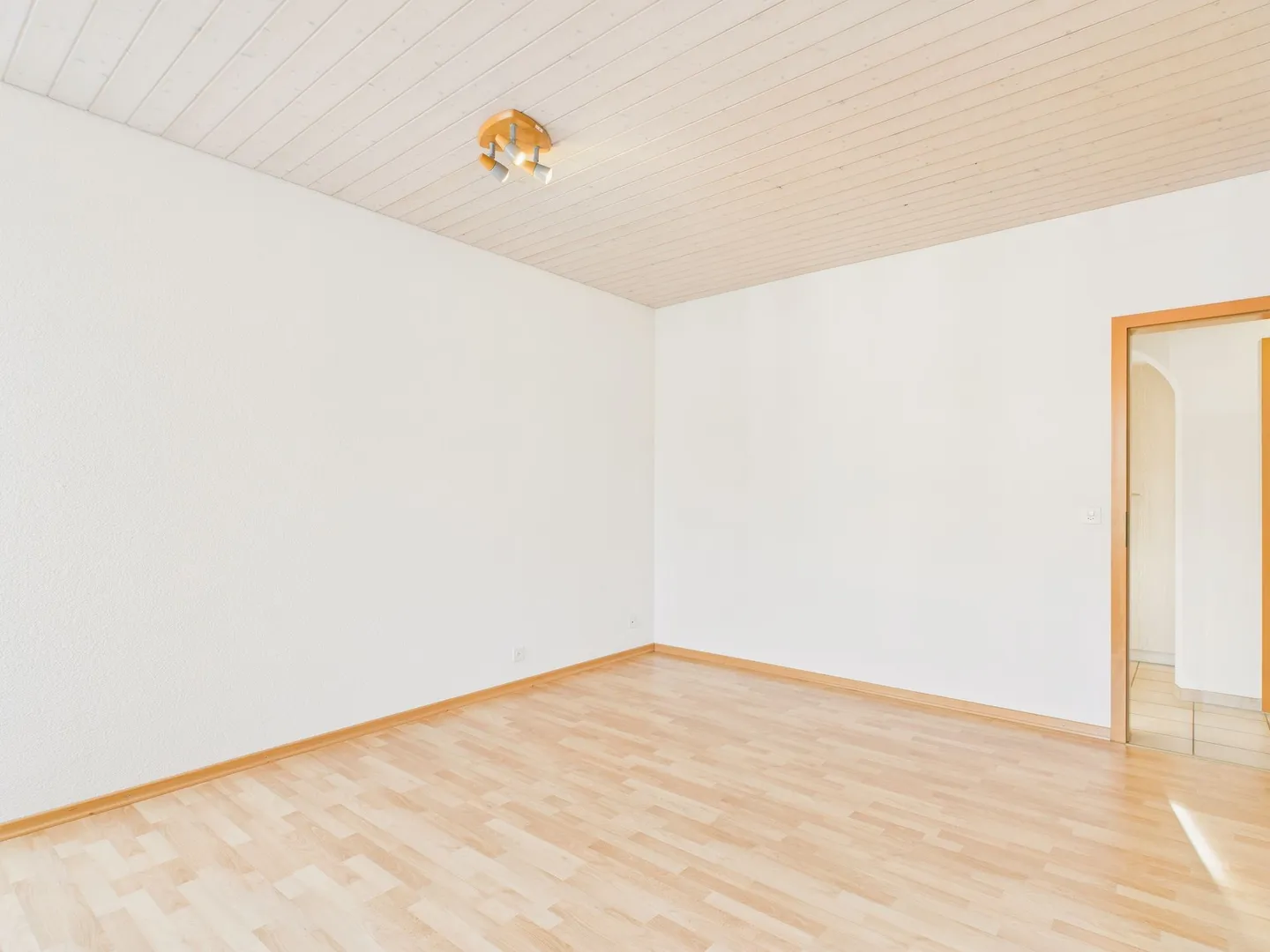 Appartement 4.5 pièces récemment rénové au centre de Gelterkinden - Photo 6 sur 12