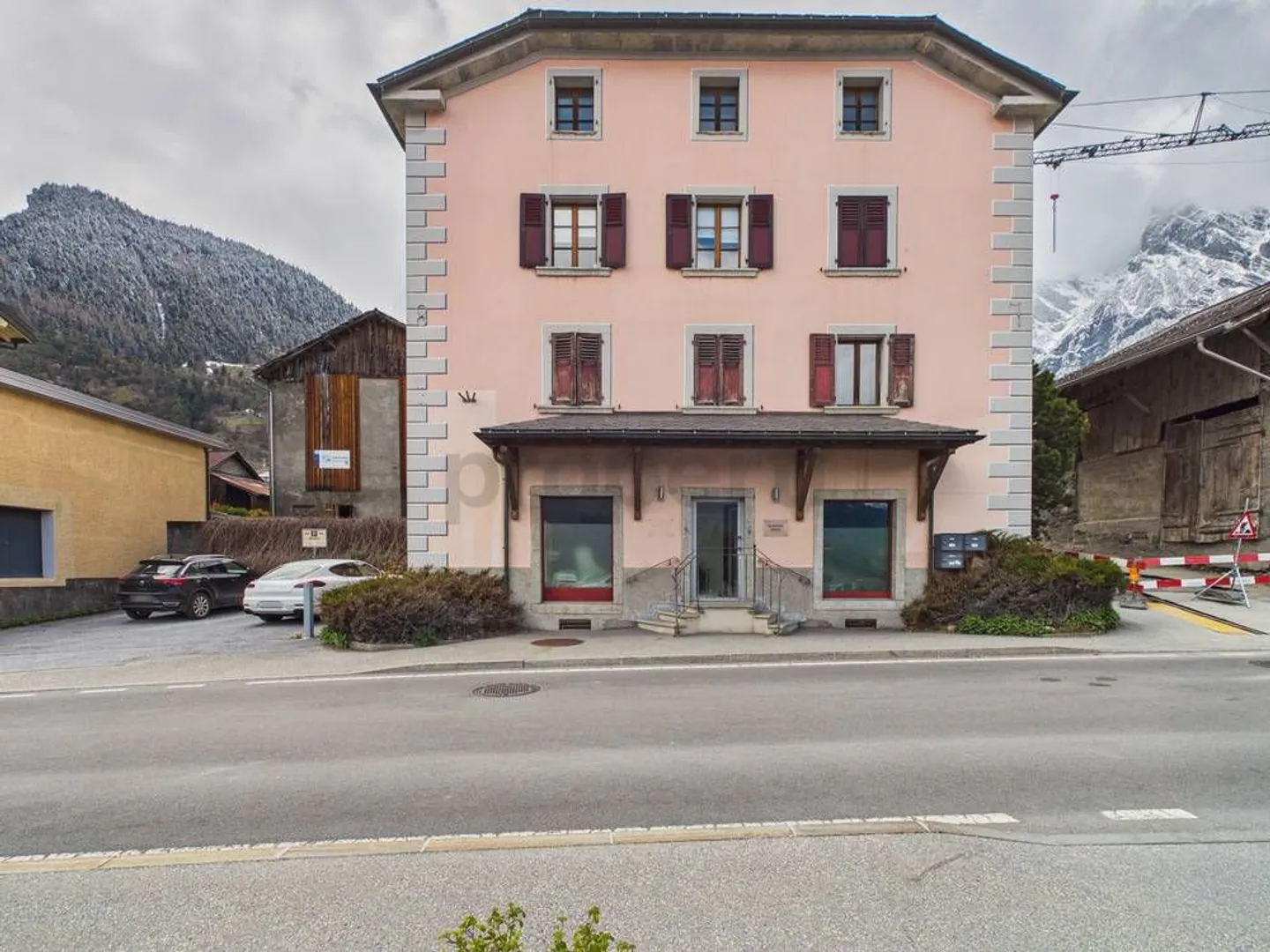 Elegant 3.5-room renovated apartment with cellar, Chamoson - Photo 1 of 10